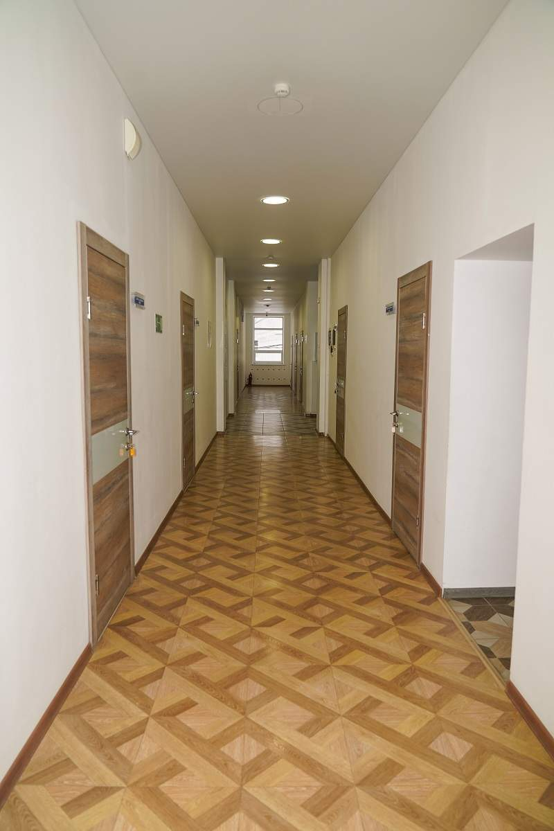 Продам торговое помещение 1211.3 м.кв.