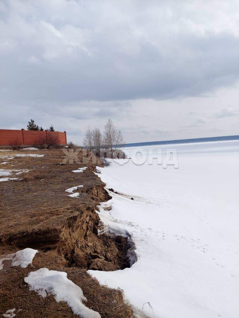 Продам земельный участок 1200 м.кв.