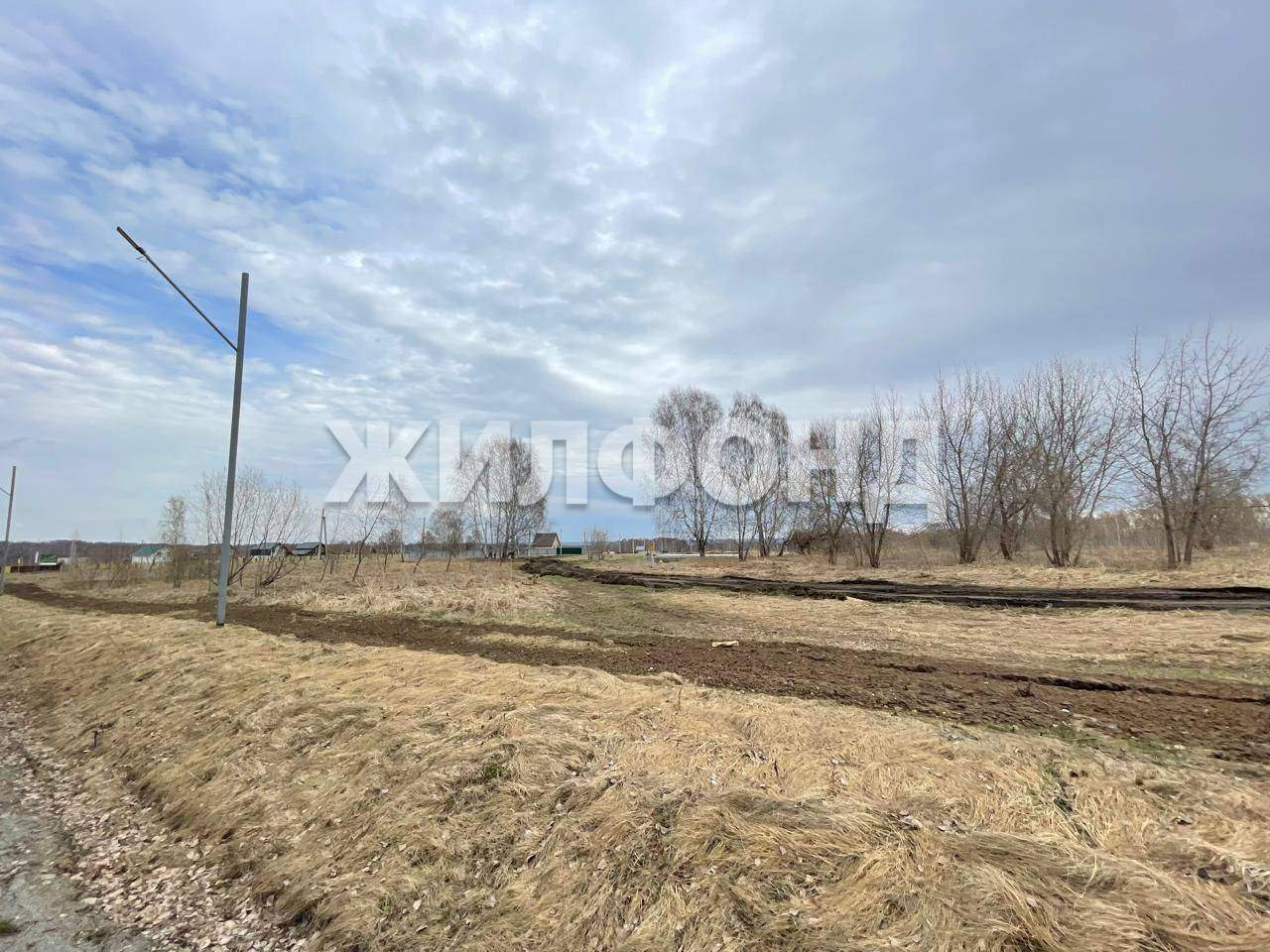 Продам земельный участок 100100 м.кв.