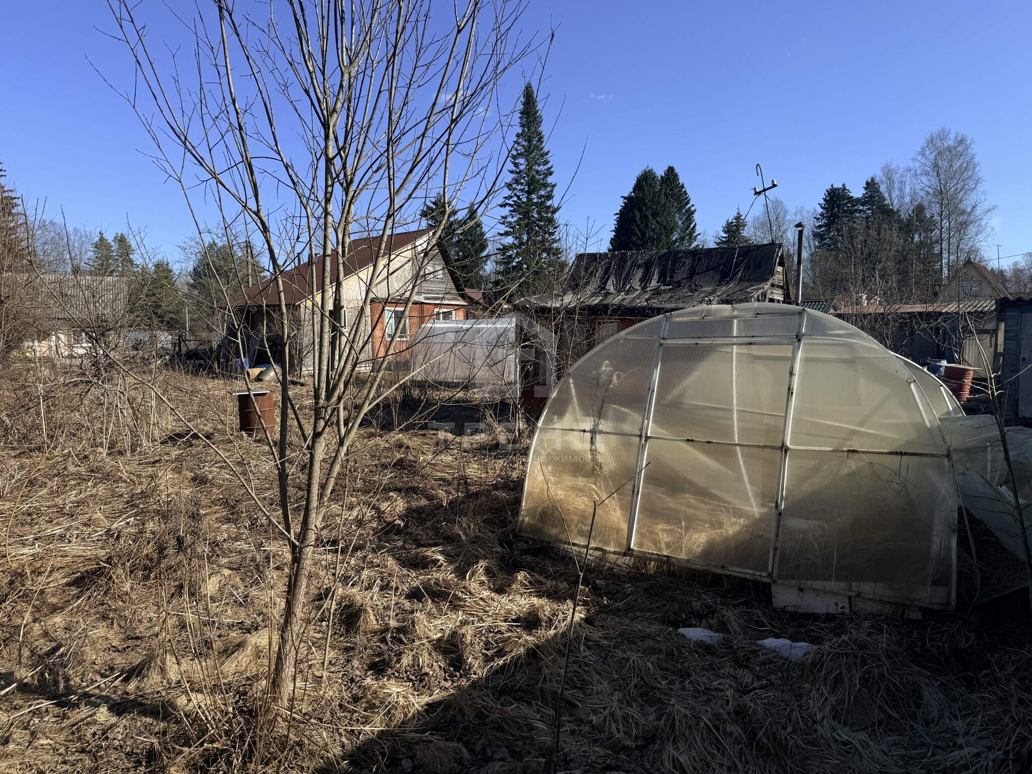 Продам земельный участок 660 м.кв.