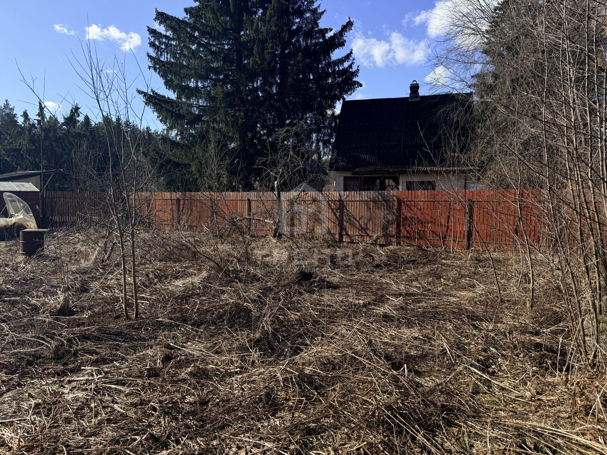 Продам земельный участок 660 м.кв.