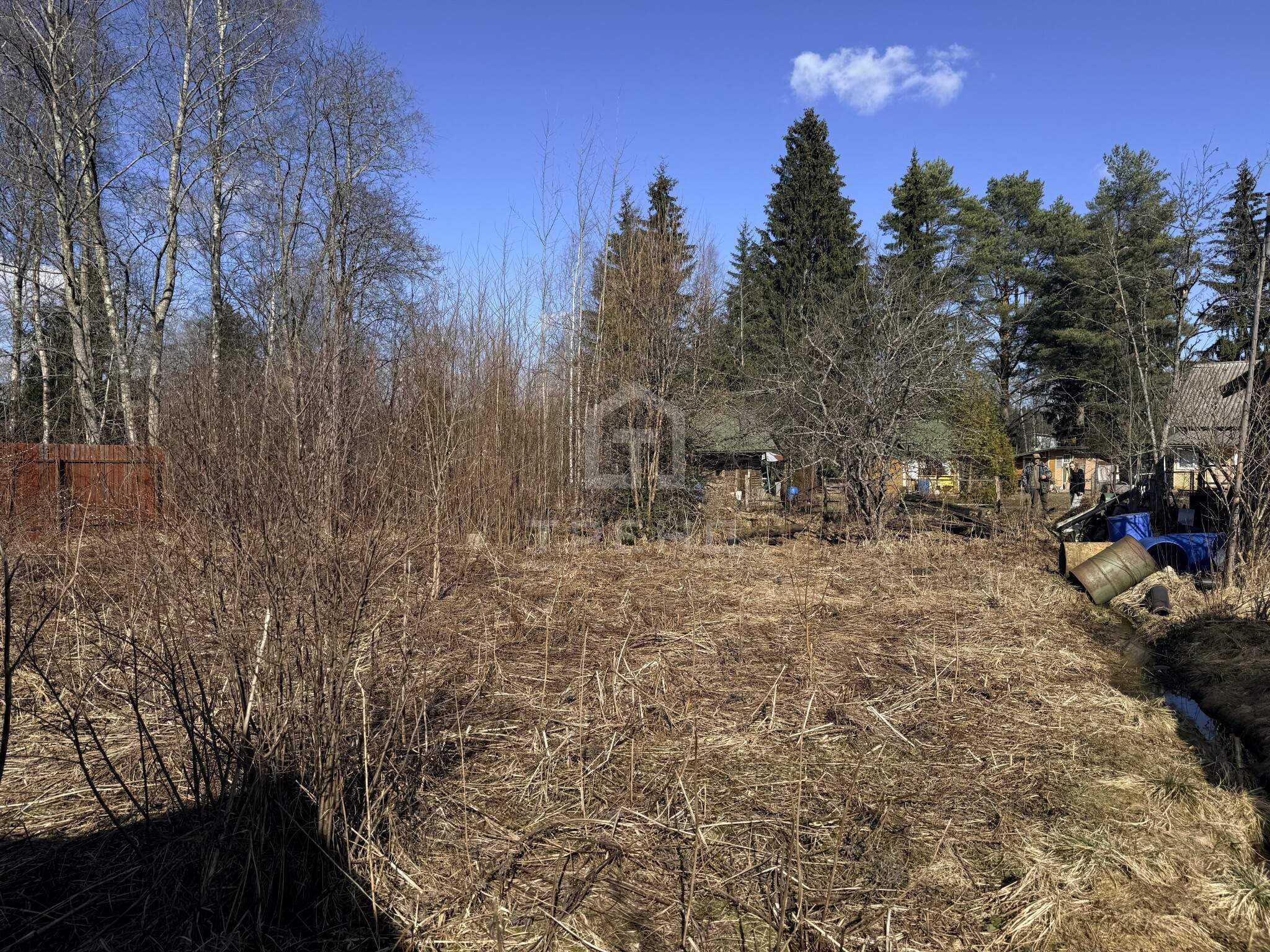 Продам земельный участок 660 м.кв.