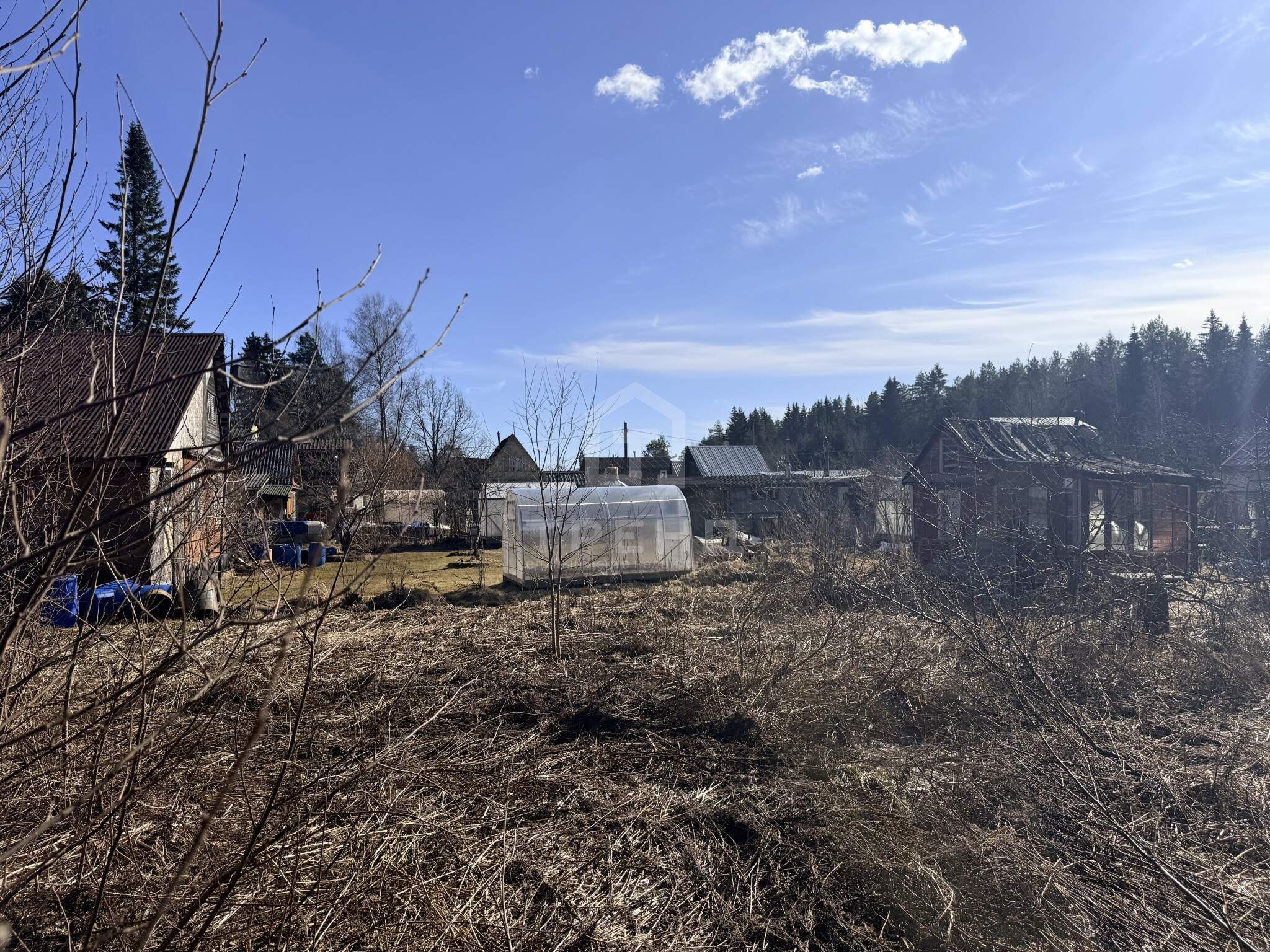 Продам земельный участок 660 м.кв.