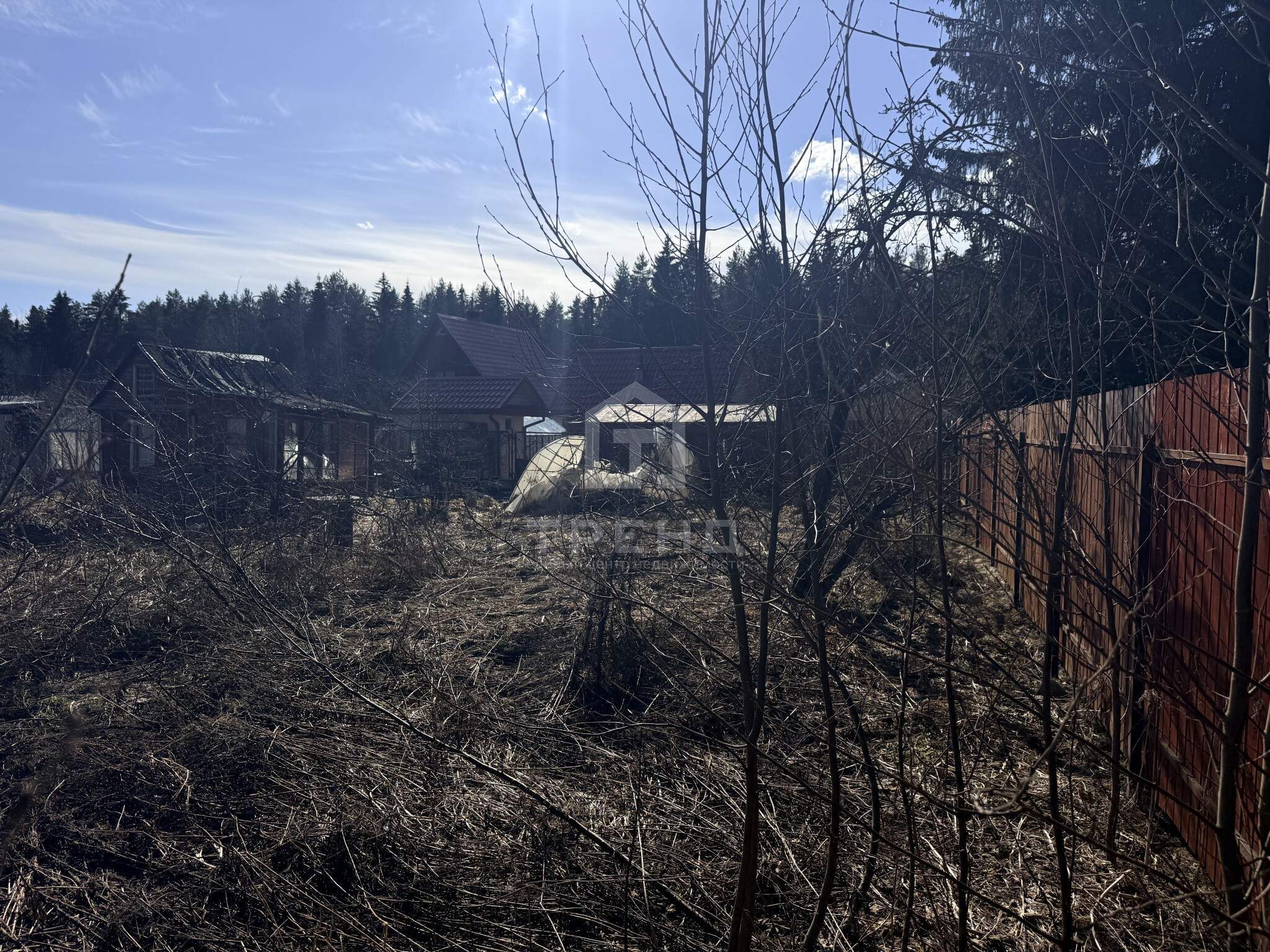 Продам земельный участок 660 м.кв.