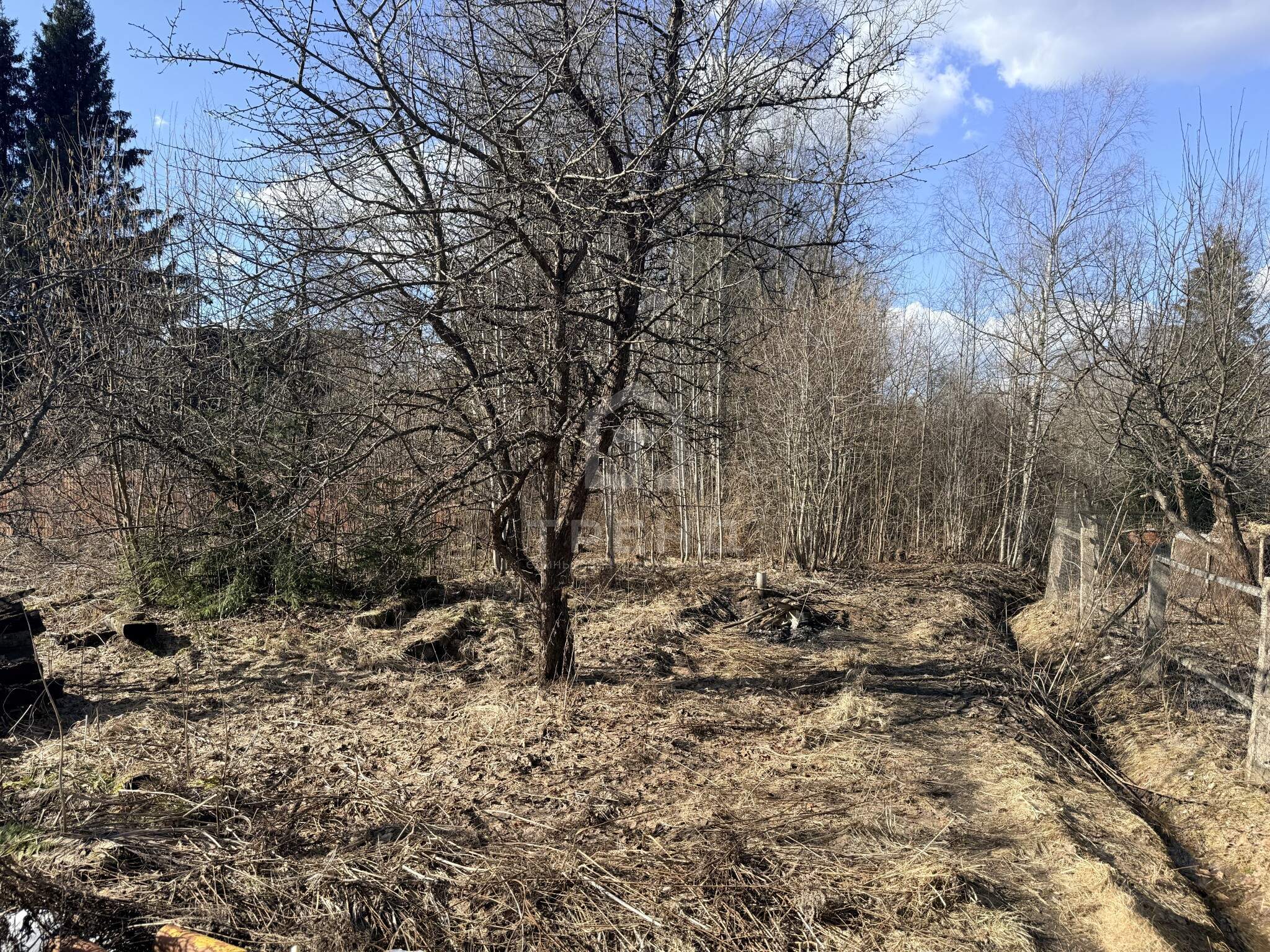 Продам земельный участок 660 м.кв.