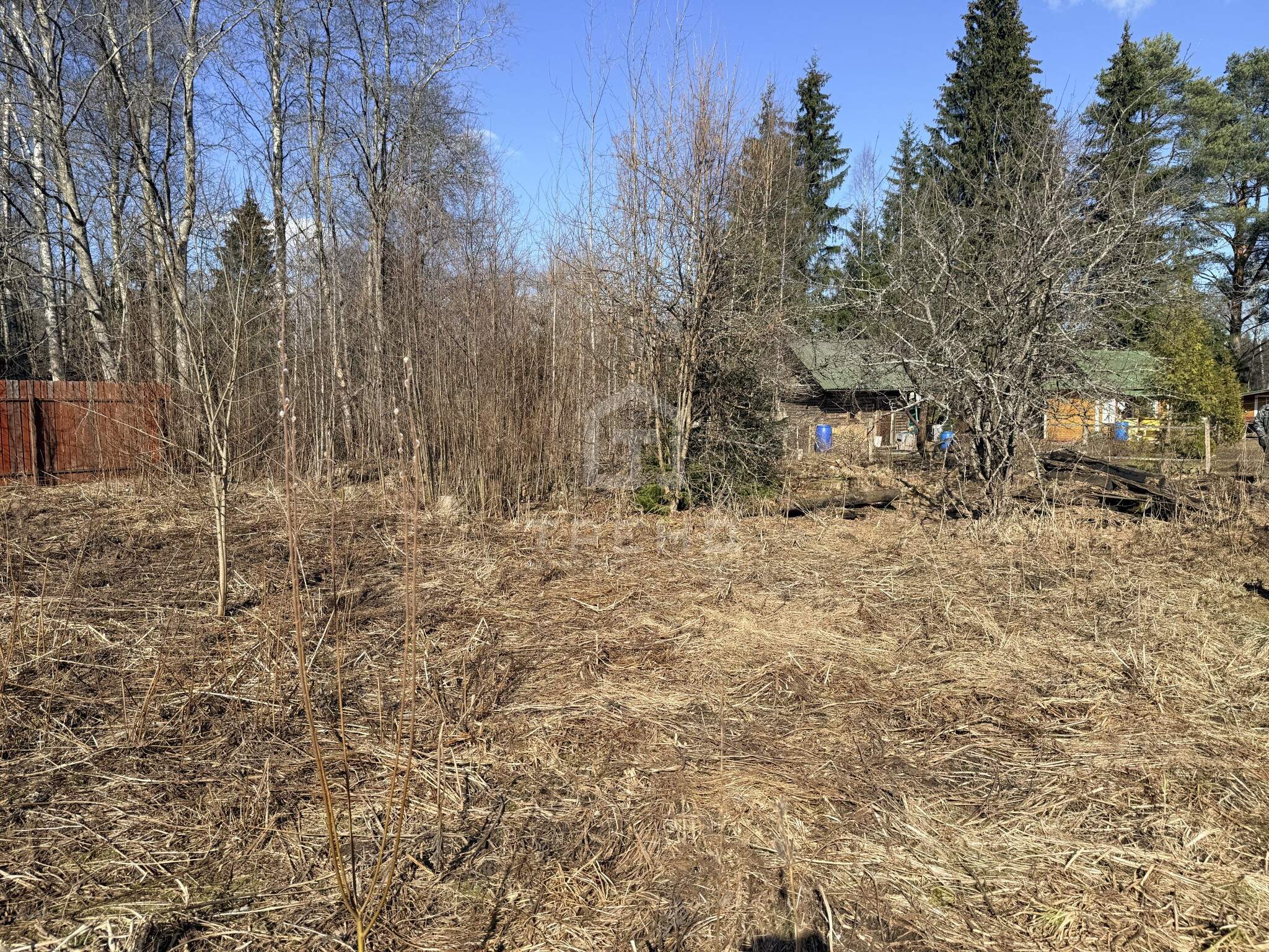 Продам земельный участок 660 м.кв.