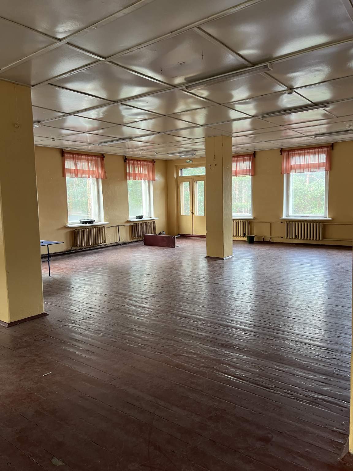 Продам торговое помещение 932.4 м.кв.