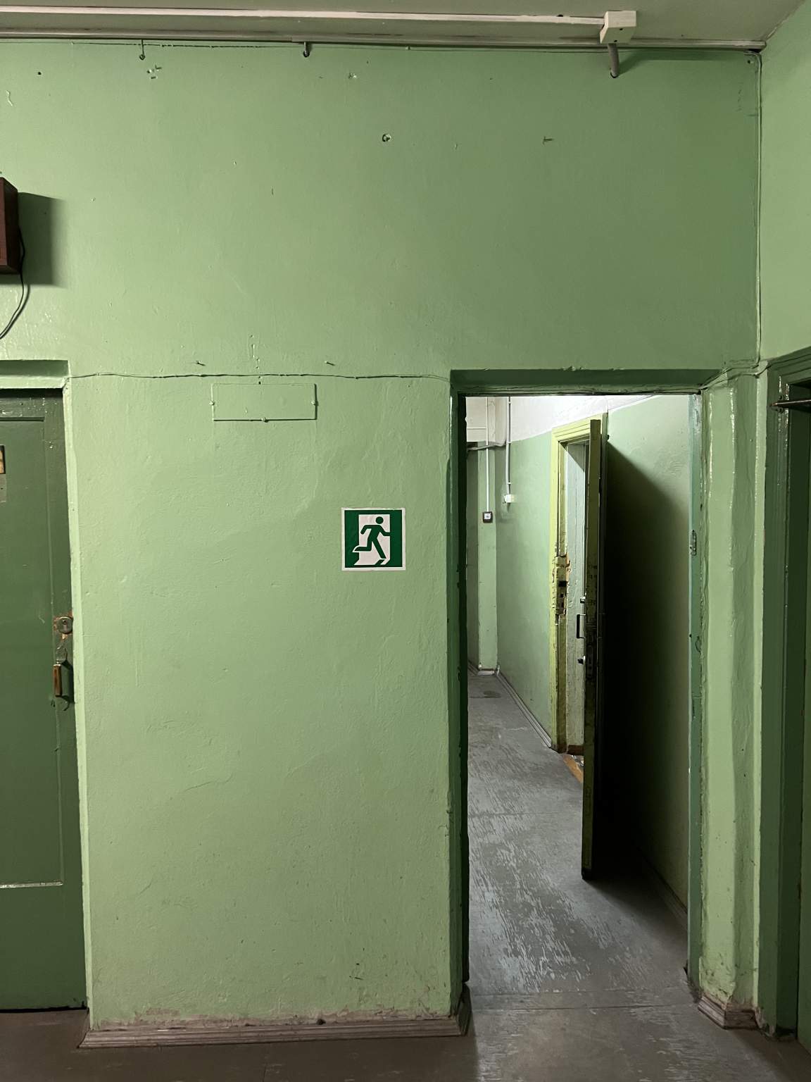 Продам торговое помещение 932.4 м.кв.