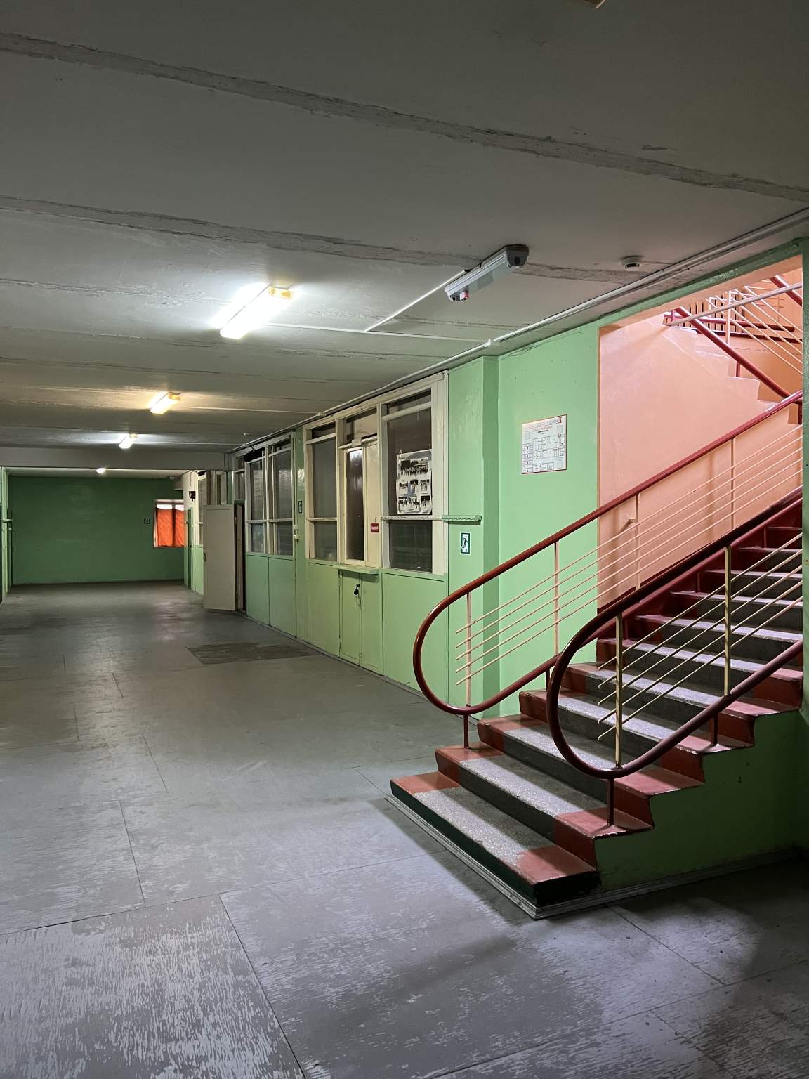 Продам торговое помещение 932.4 м.кв.