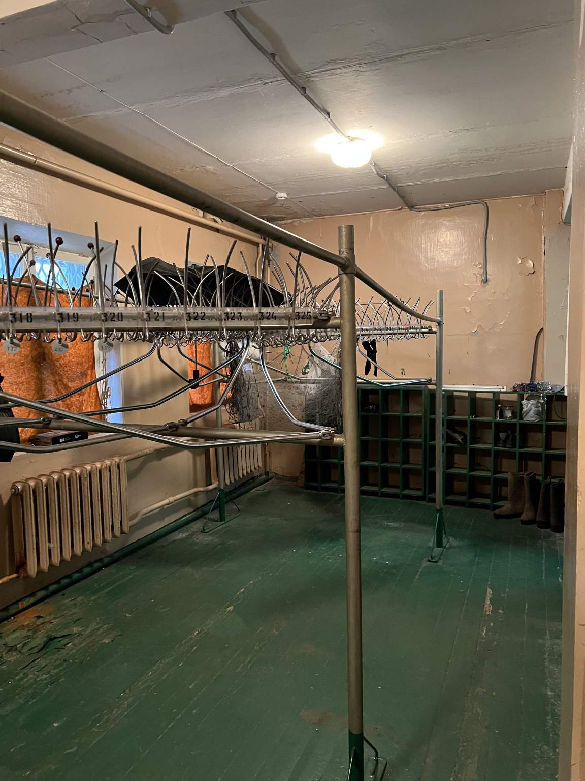 Продам торговое помещение 932.4 м.кв.