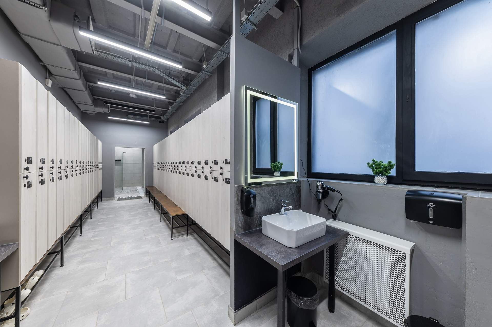 Продам торговое помещение 900.2 м.кв.