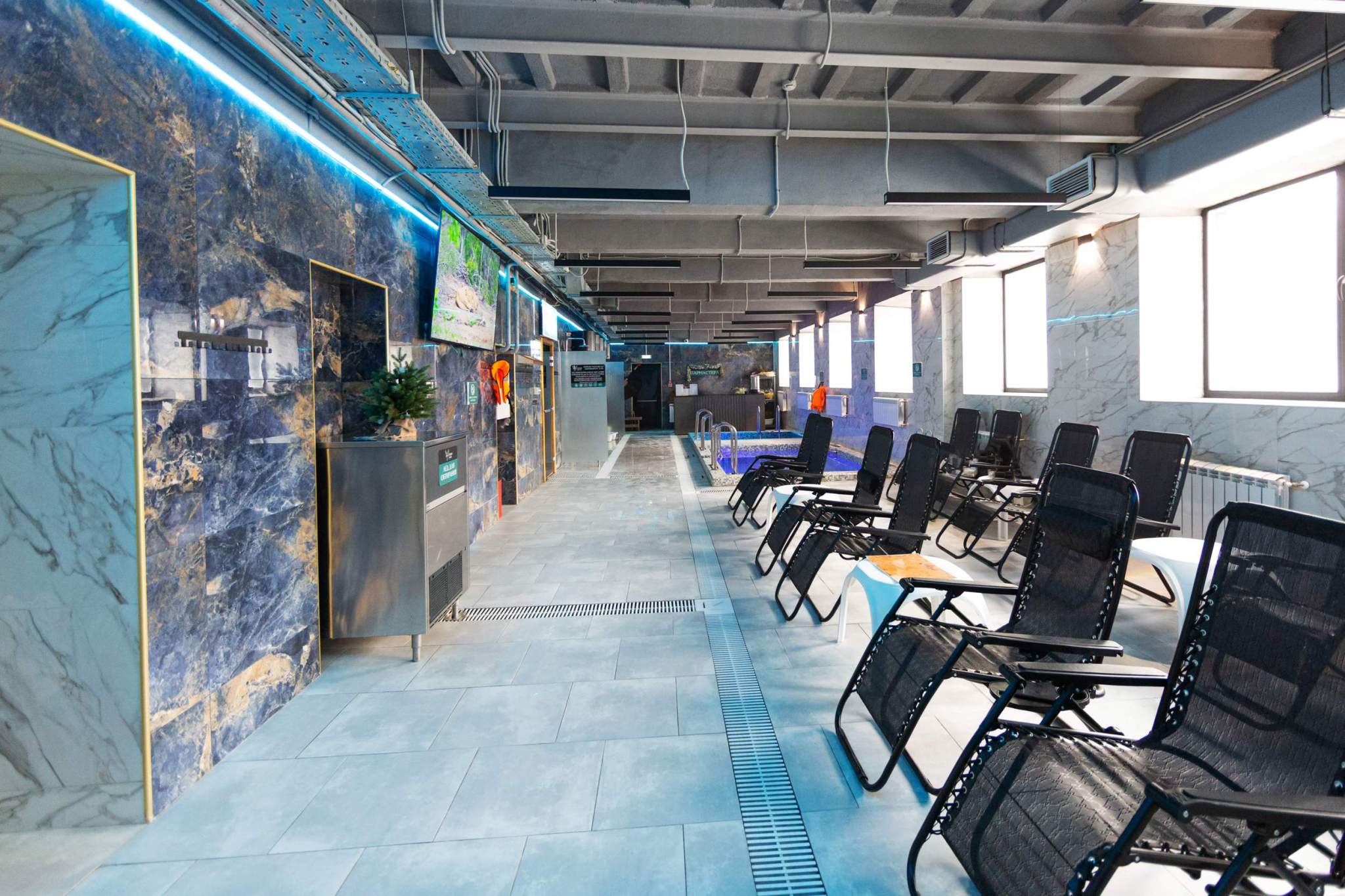 Продам торговое помещение 900.2 м.кв.