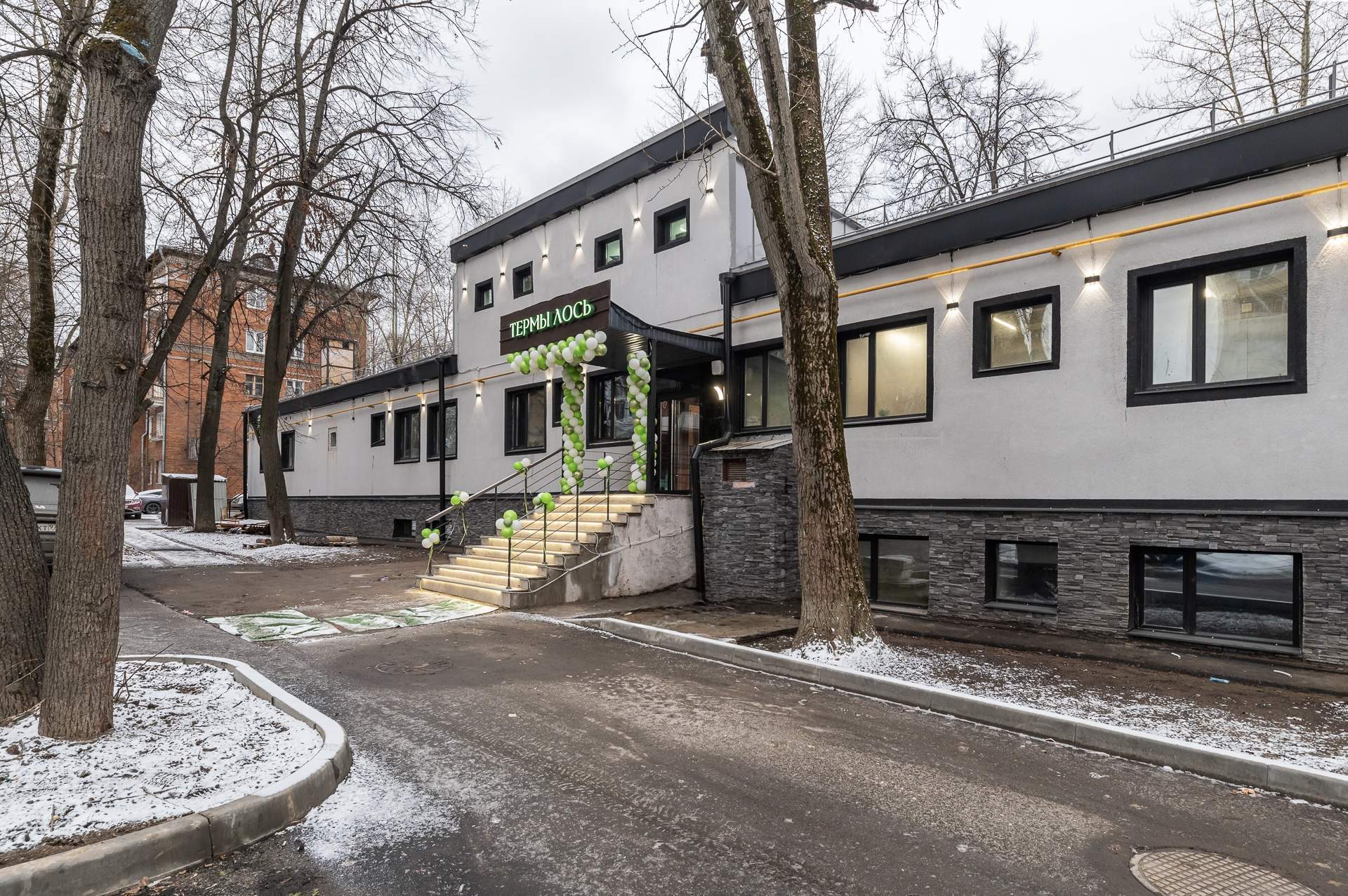 Продам торговое помещение 900.2 м.кв.