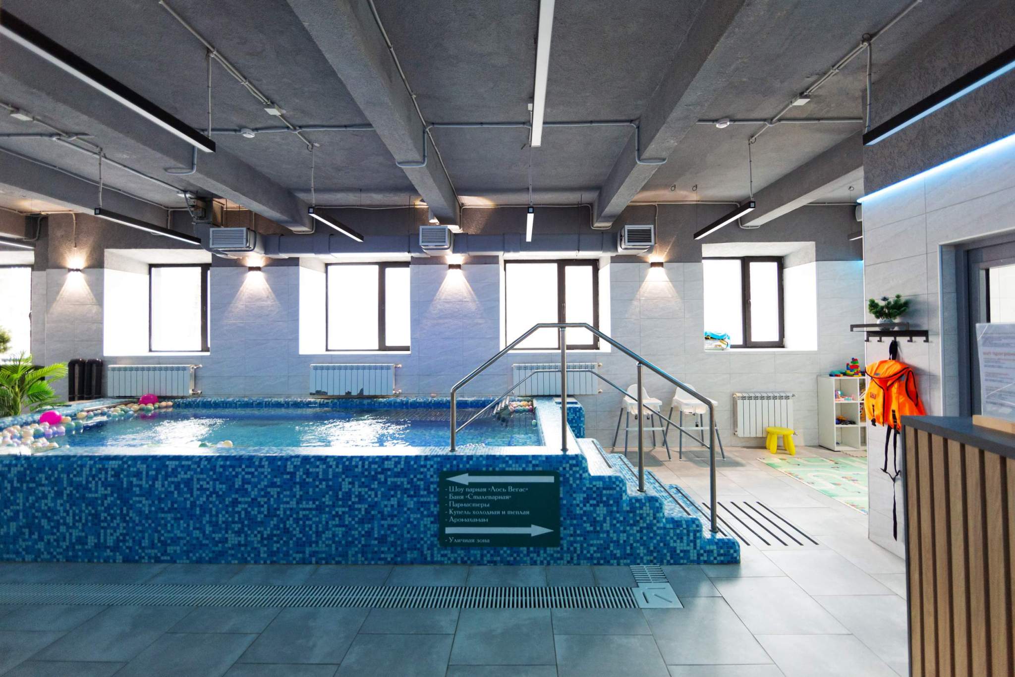 Продам торговое помещение 900.2 м.кв.