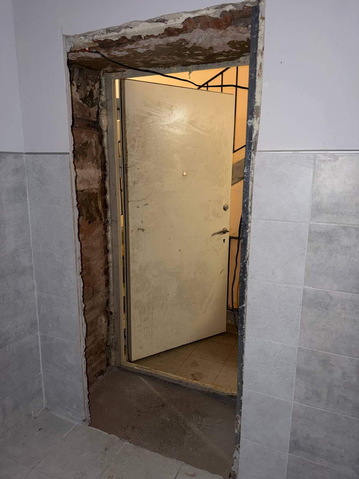 Продам офис 7.7 м.кв.