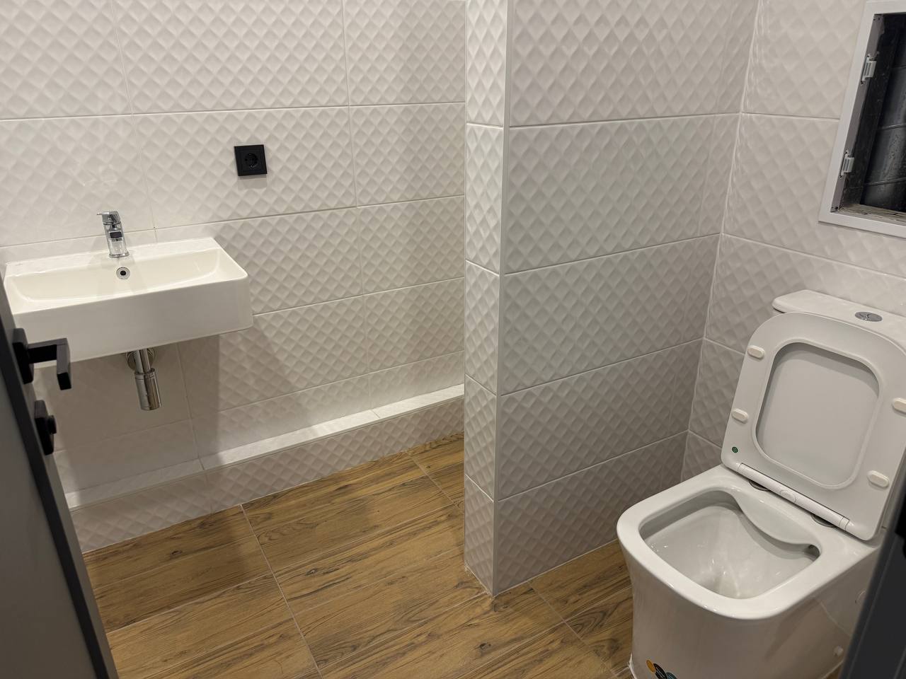 Сдам в аренду офис 75.9 м.кв.