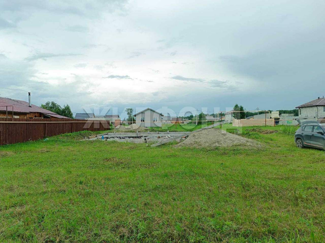 Продам земельный участок 1000 м.кв.