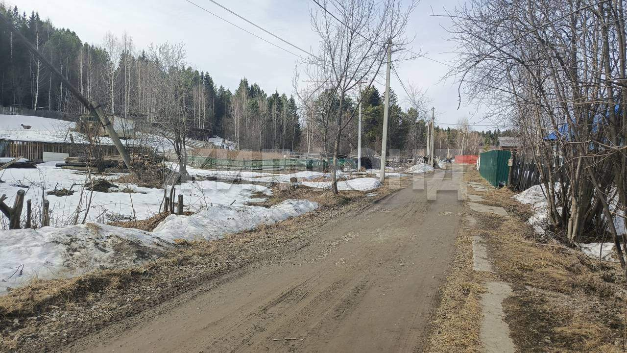 Продам земельный участок 1100 м.кв.