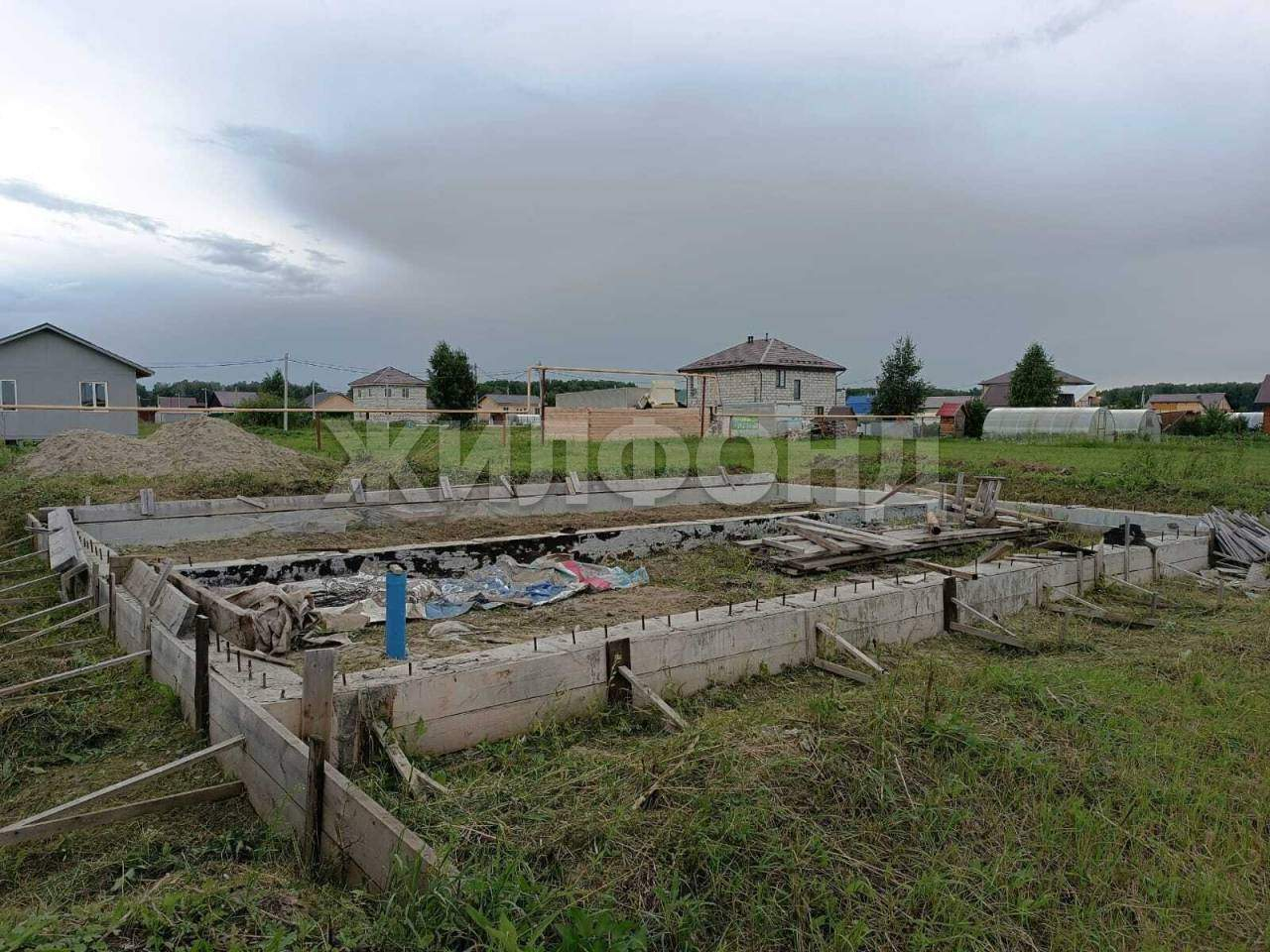 Продам земельный участок 1000 м.кв.