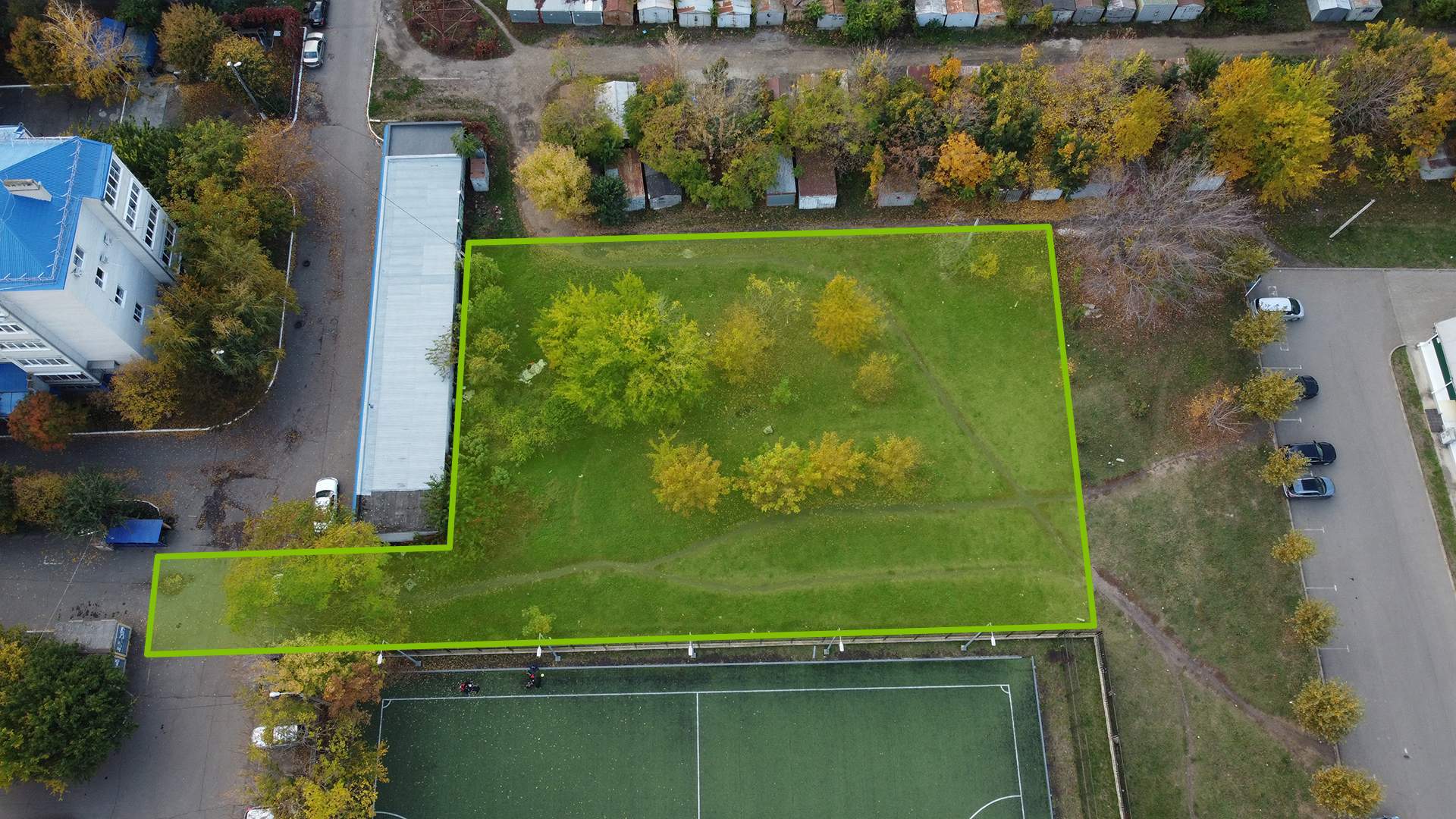 Сдам в аренду земельный участок 2200 м.кв.