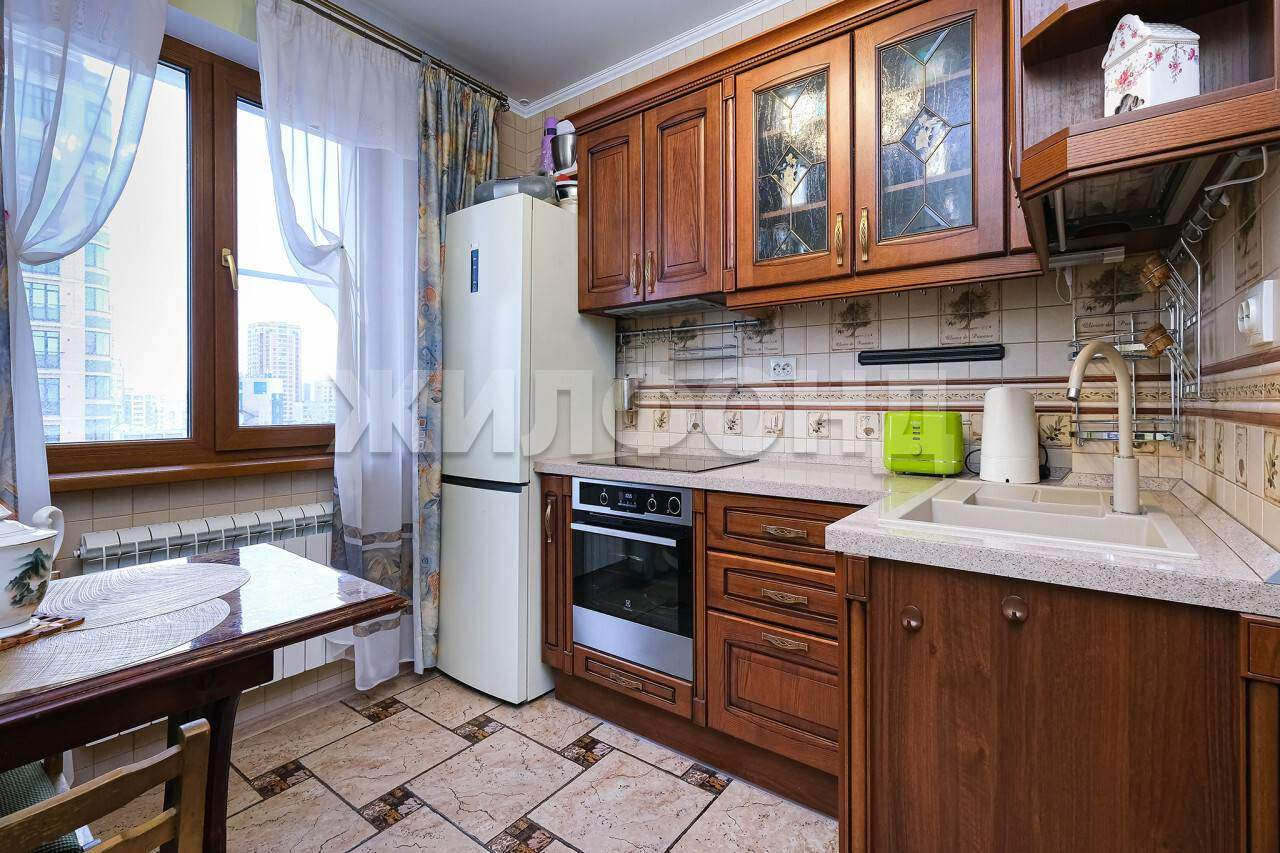 Квартира на продажу в Новосибирске, Романова улица, 60/1