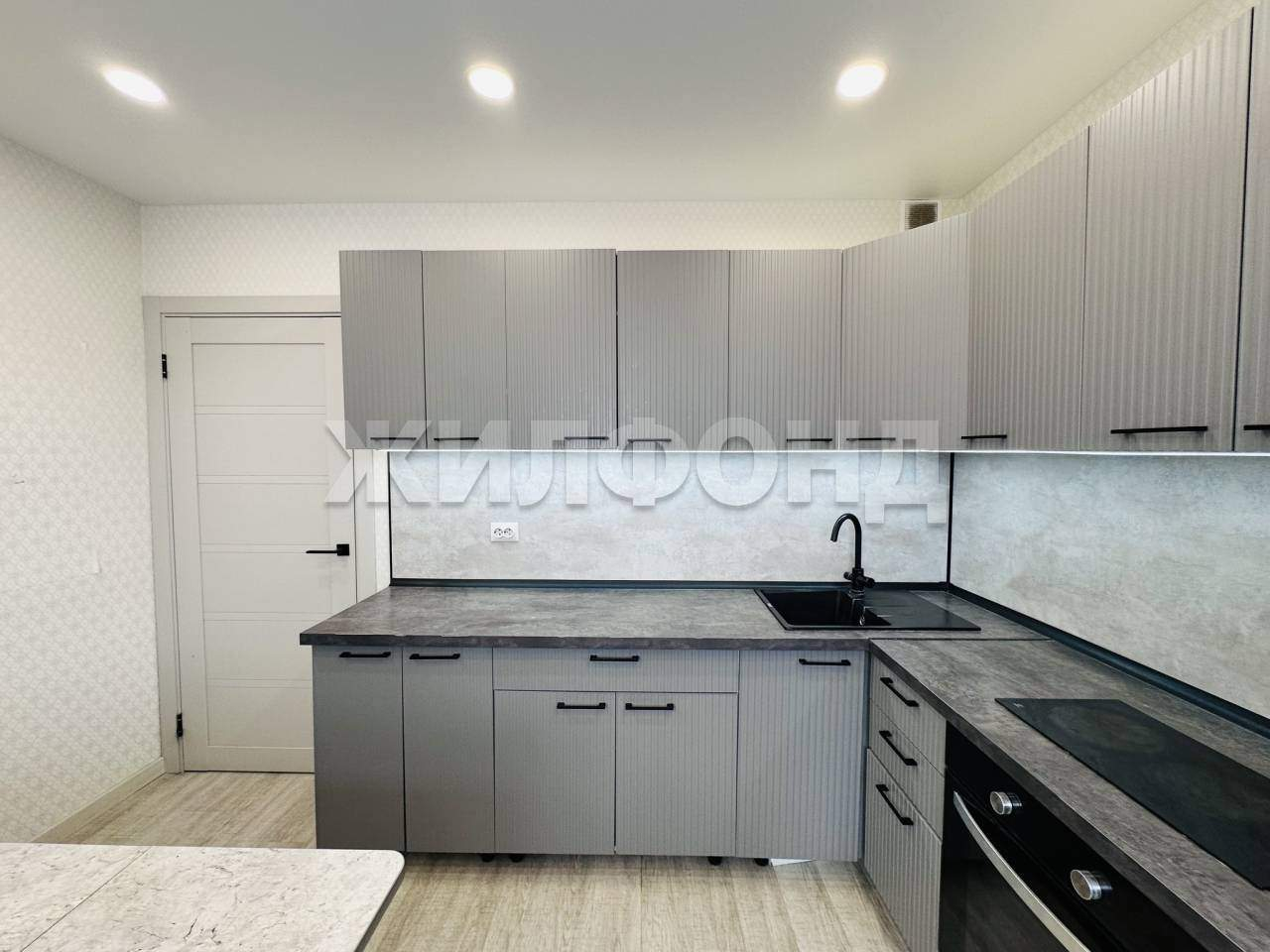 Квартира на продажу в Новосибирске, Рябиновая улица, 10