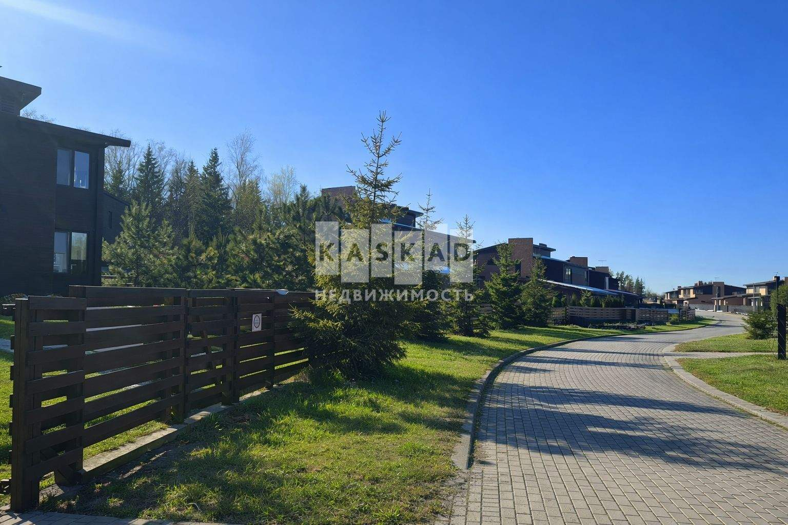 Продам земельный участок 4000 м.кв.