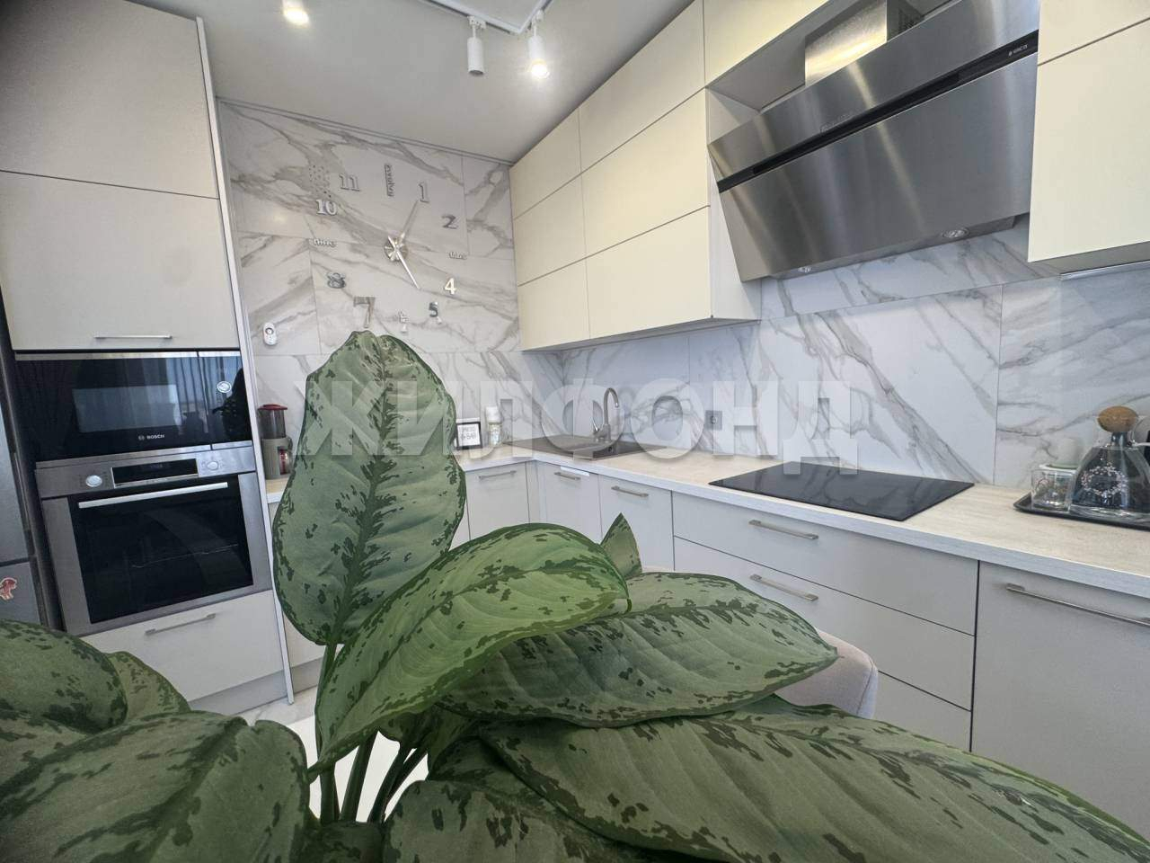 Квартира на продажу в Нефтеюганске, 15-й микрорайон, 8б фото №0