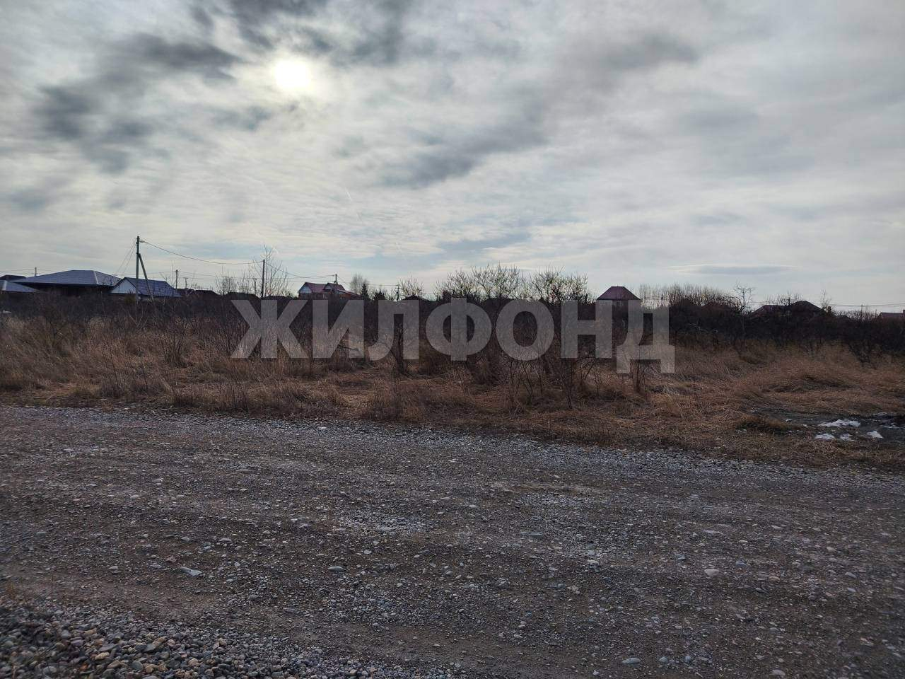 Продам земельный участок 1300 м.кв.