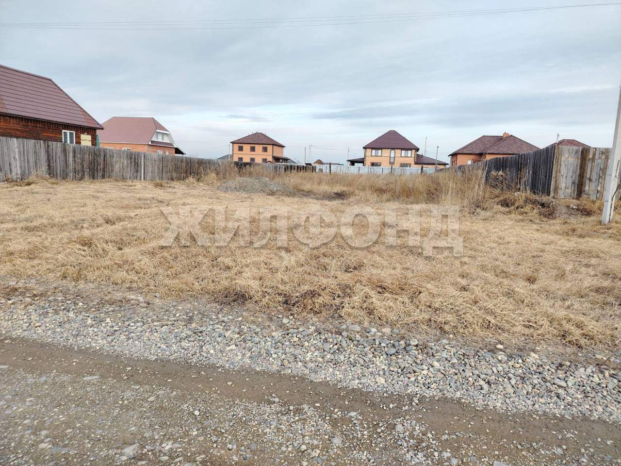 Продам земельный участок 1300 м.кв.