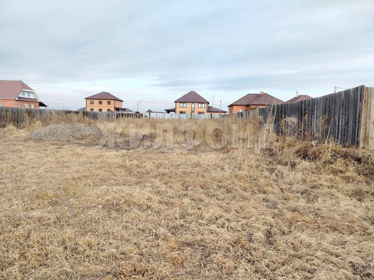 Продам земельный участок 1300 м.кв.