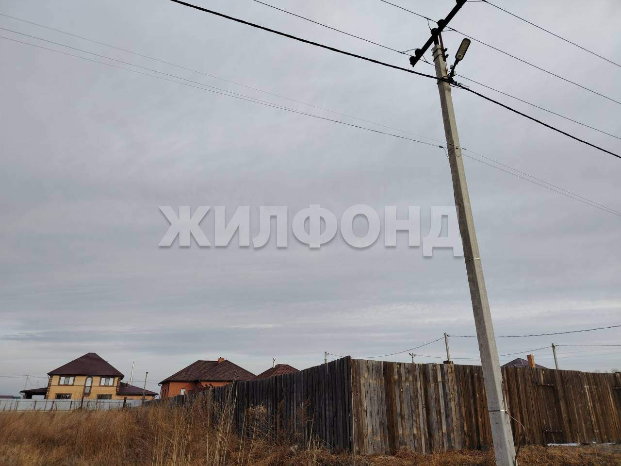 Продам земельный участок 1300 м.кв.