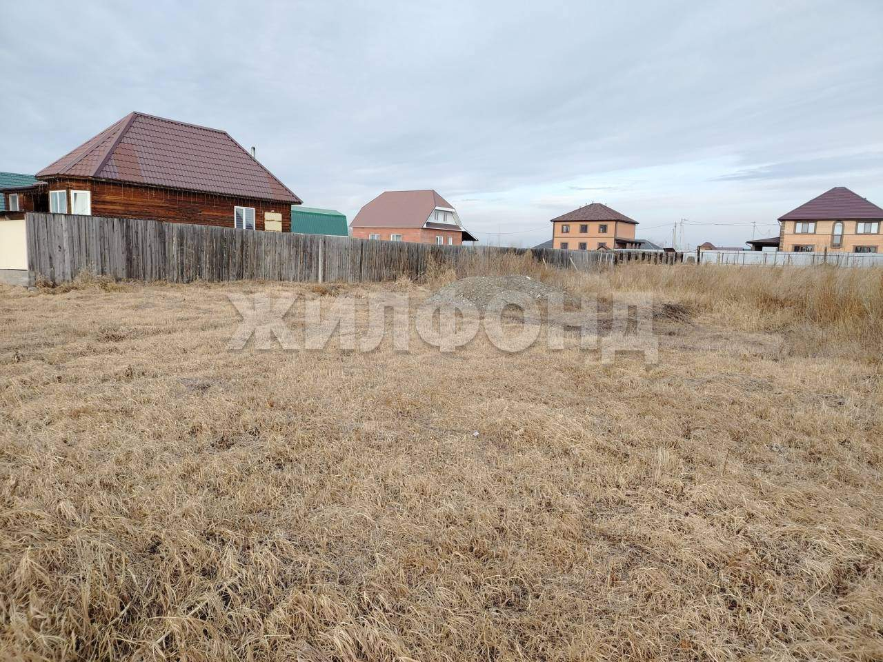 Продам земельный участок 1300 м.кв.