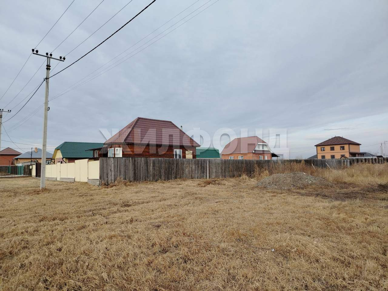 Продам земельный участок 1300 м.кв.