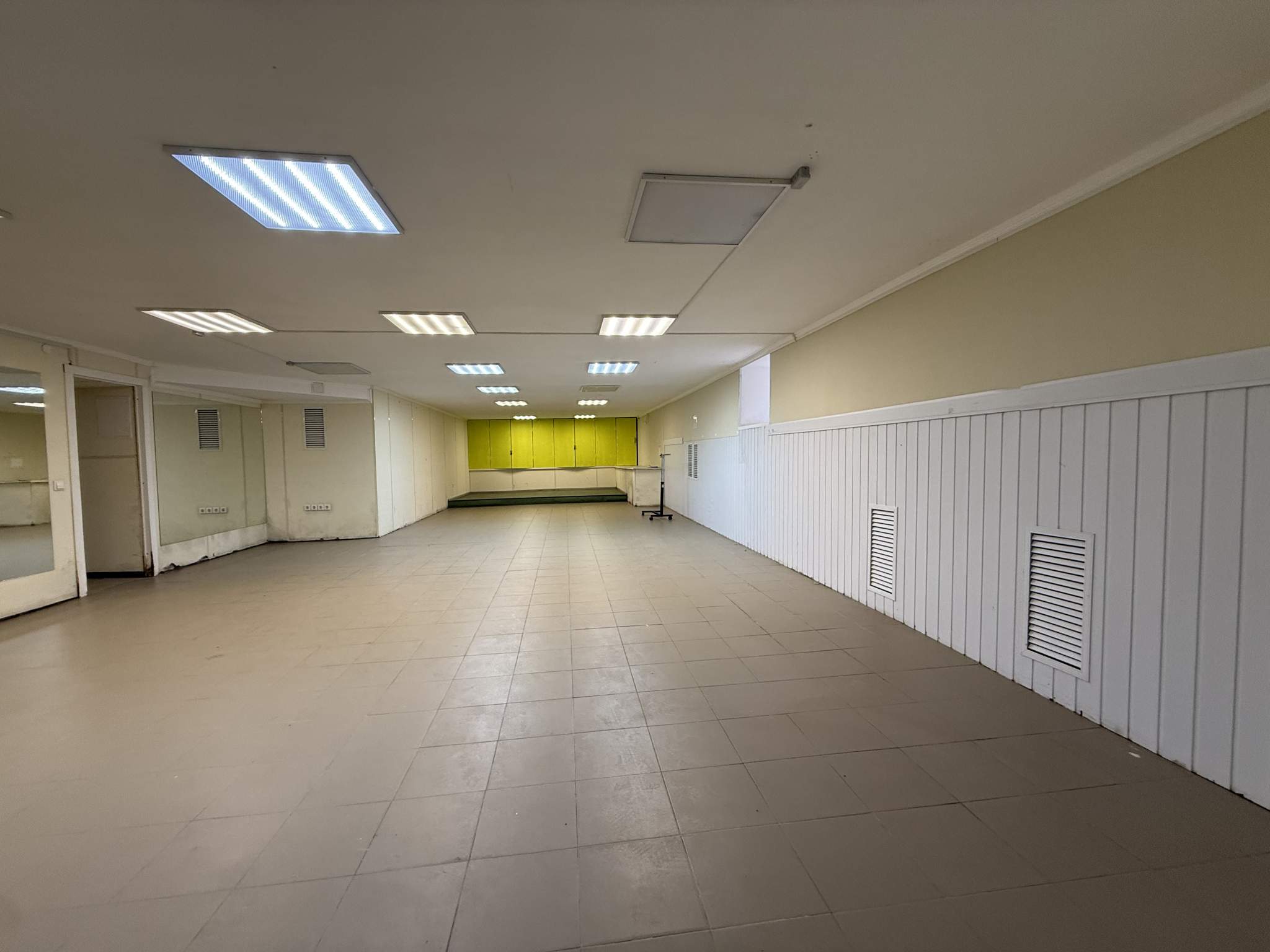 Сдам в аренду помещение свободного назначения 322.2 м.кв.