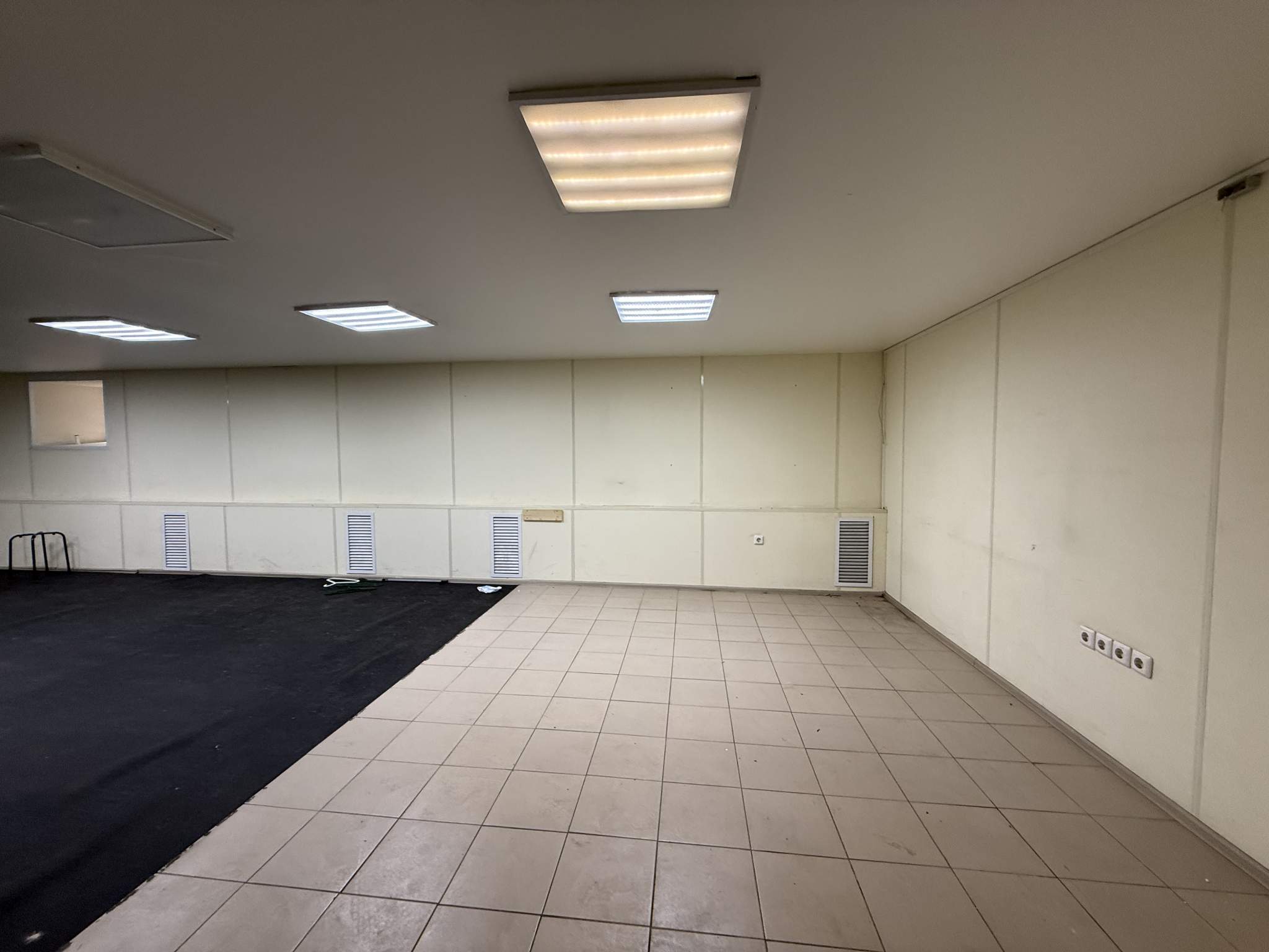 Сдам в аренду помещение свободного назначения 322.2 м.кв.