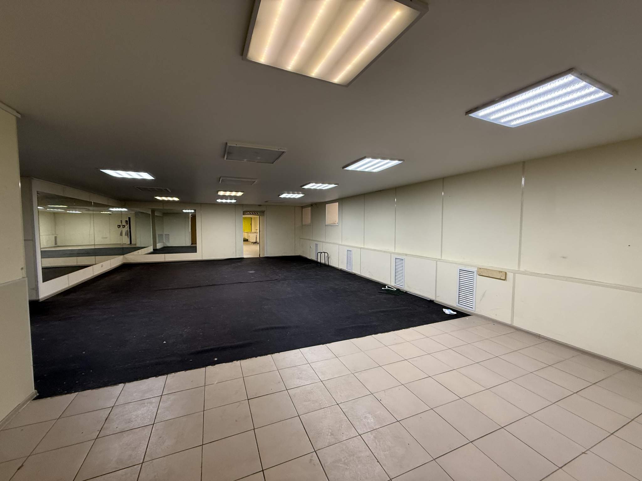 Сдам в аренду помещение свободного назначения 322.2 м.кв.