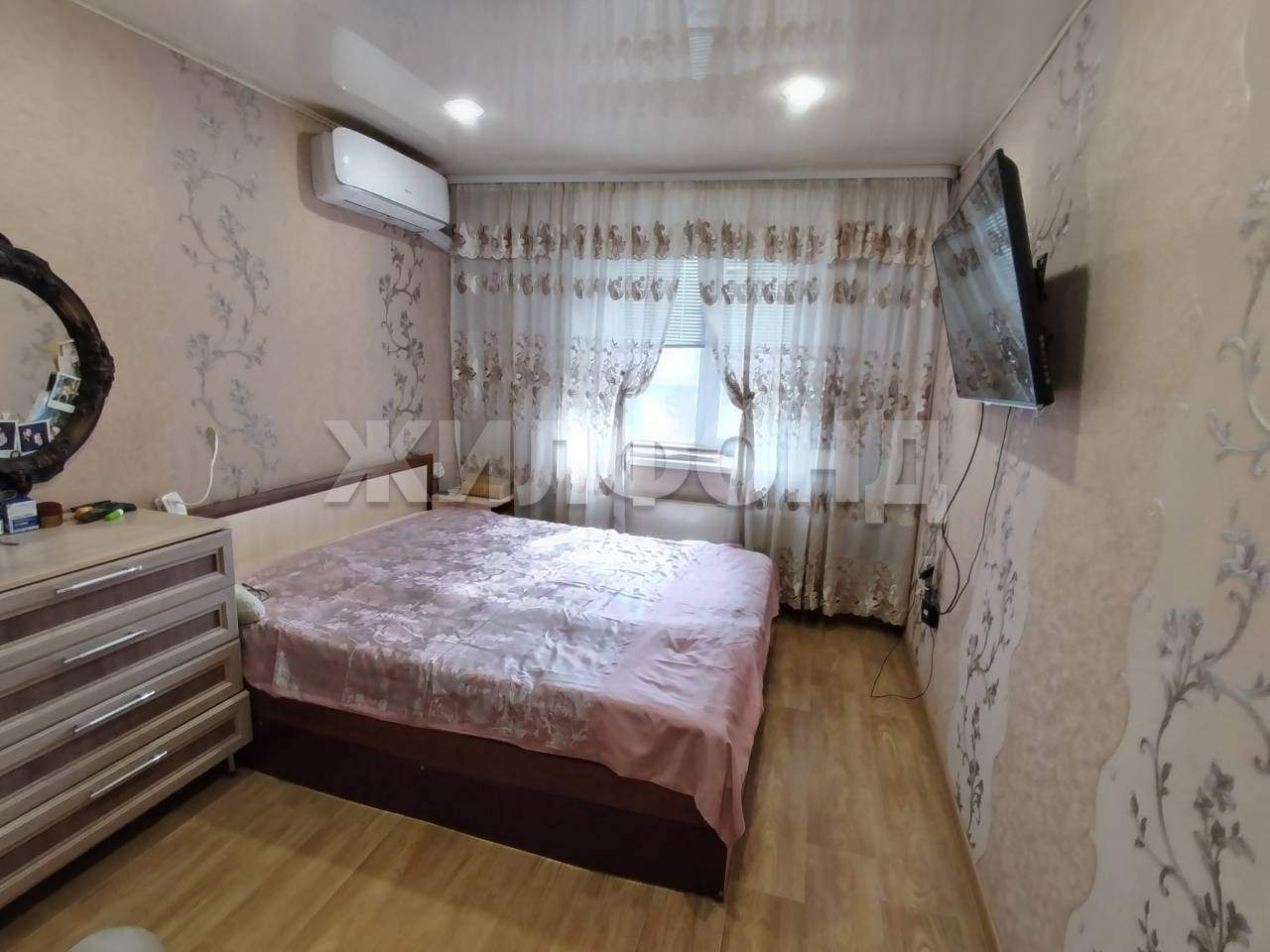 Продам земельный участок 157600 м.кв.