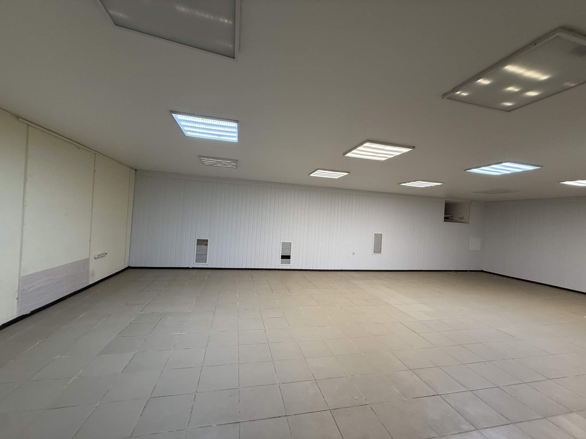 Сдам в аренду помещение свободного назначения 322.2 м.кв.