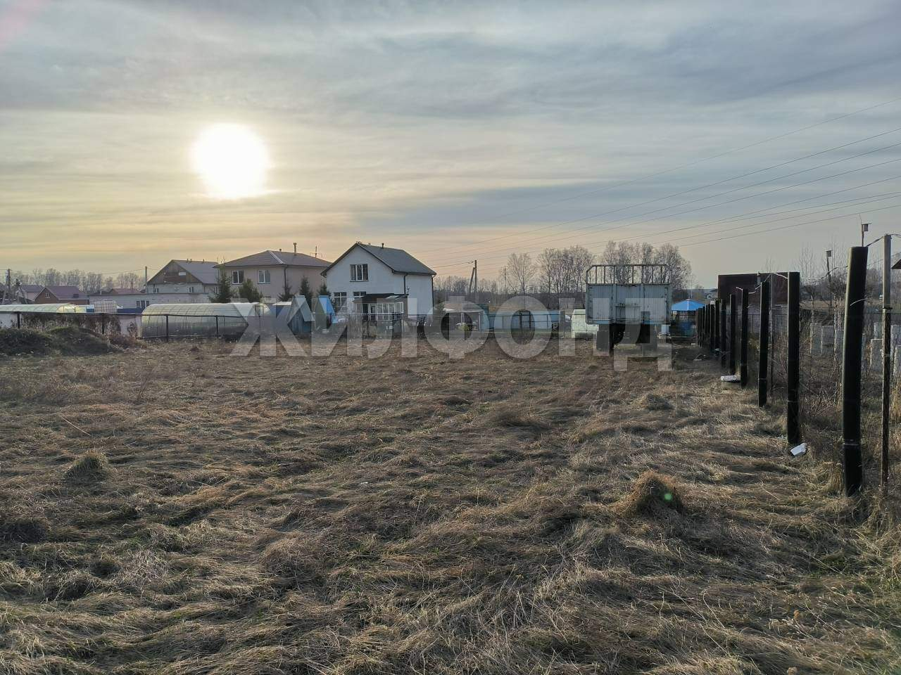 Продам земельный участок 1000 м.кв.