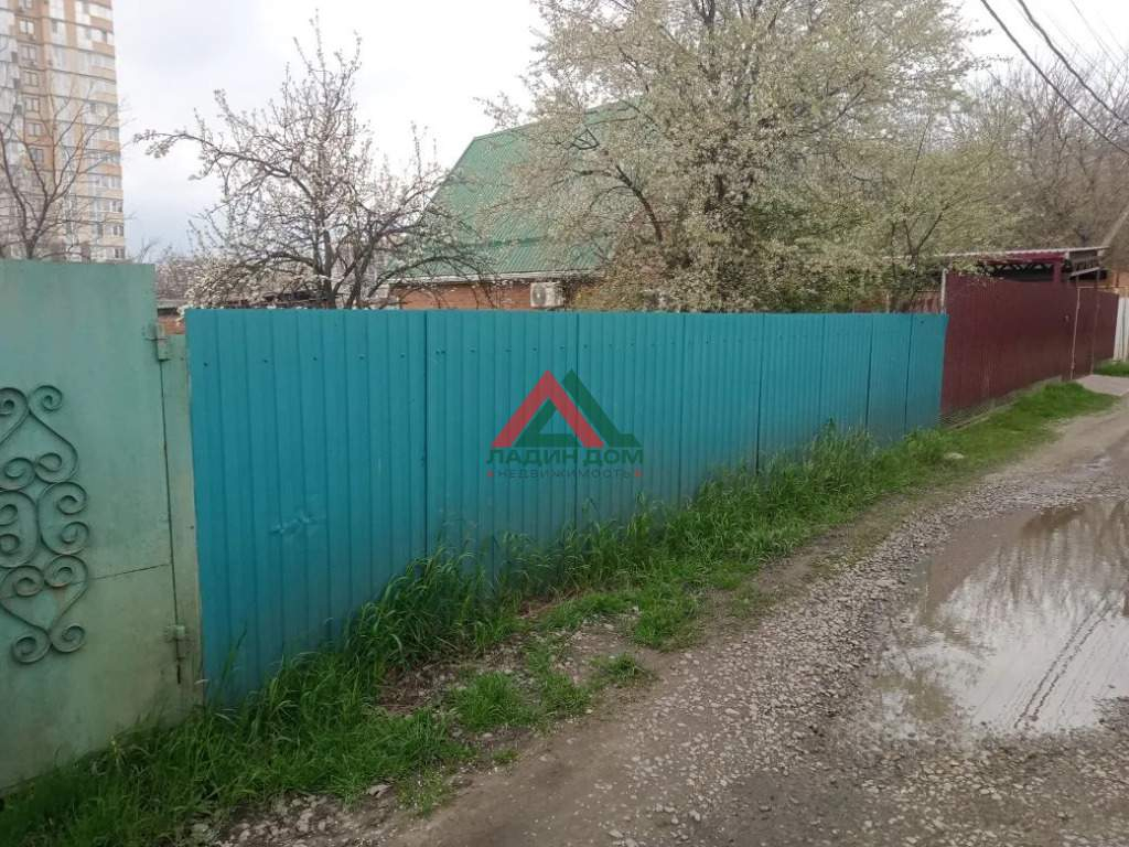 Продам земельный участок 1733 м.кв.