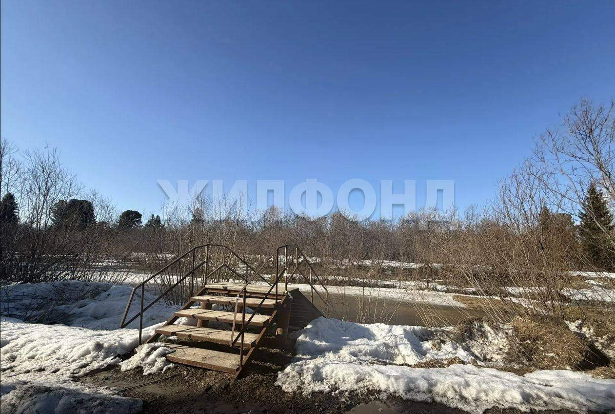 Продам земельный участок 1087 м.кв.