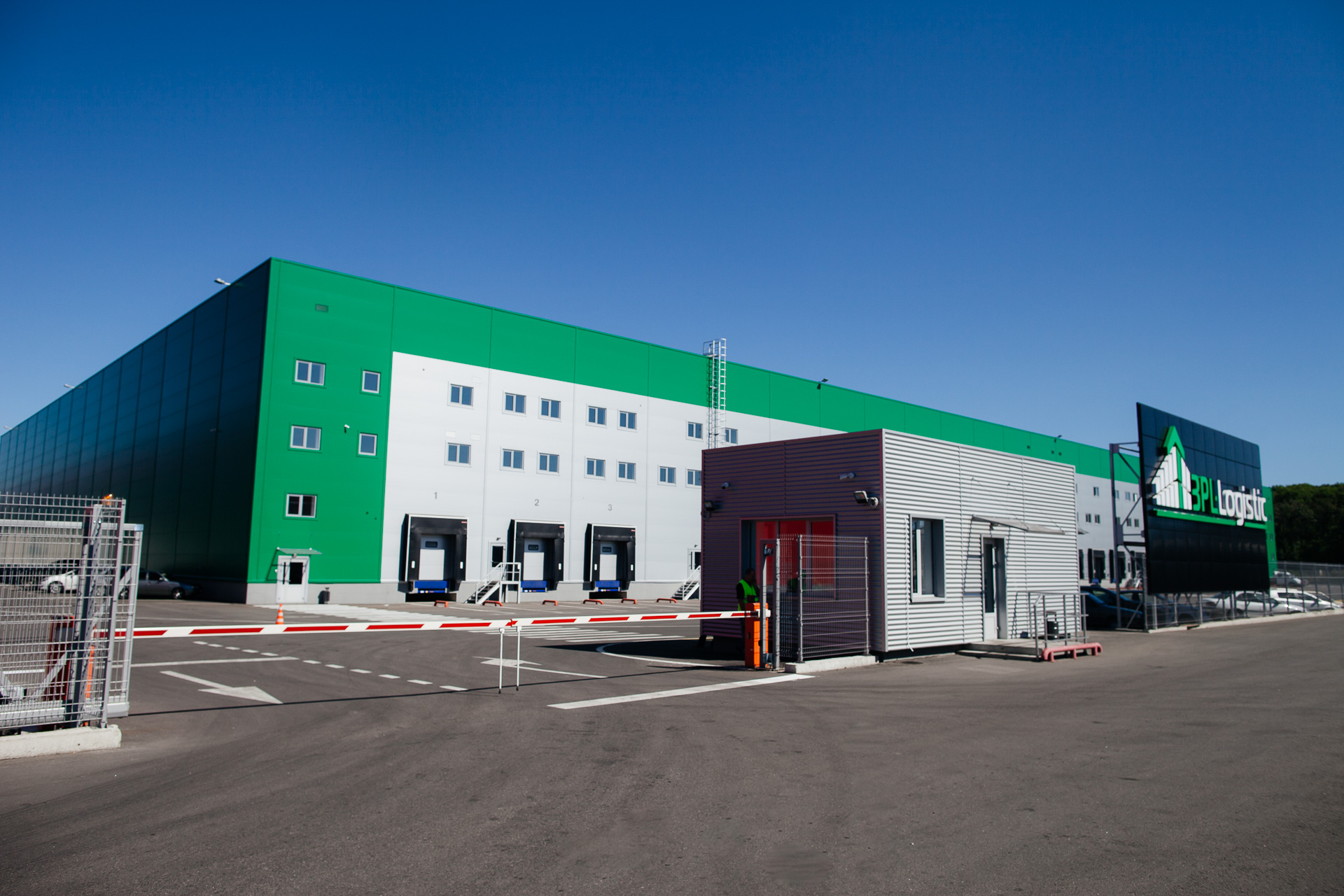 Сдам в аренду склад 2200 м.кв.