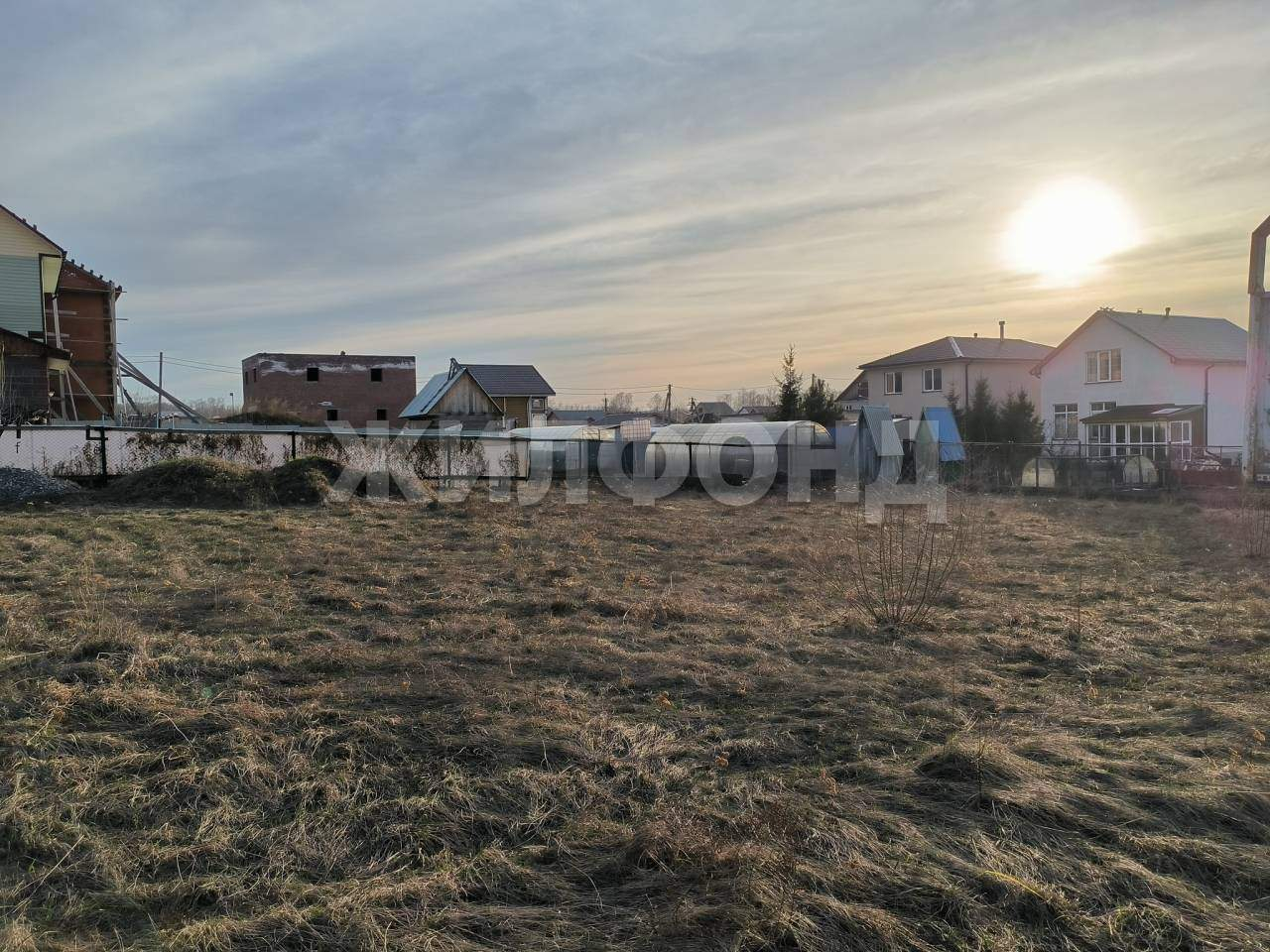 Продам земельный участок 1000 м.кв.