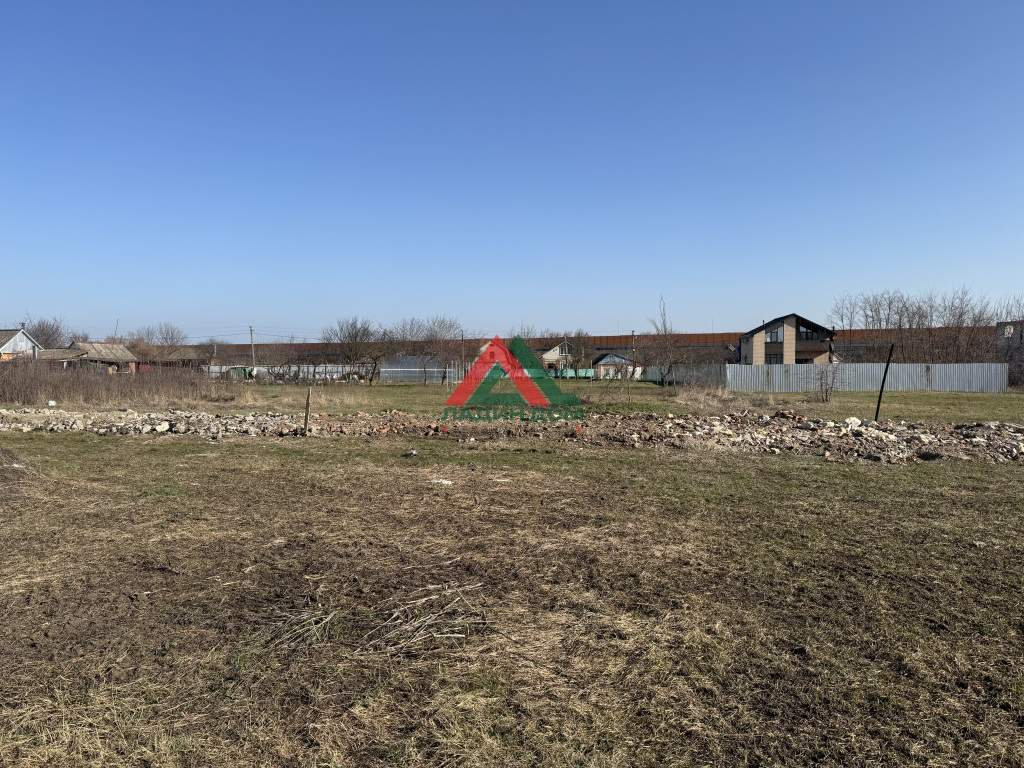 Продам земельный участок 600 м.кв.