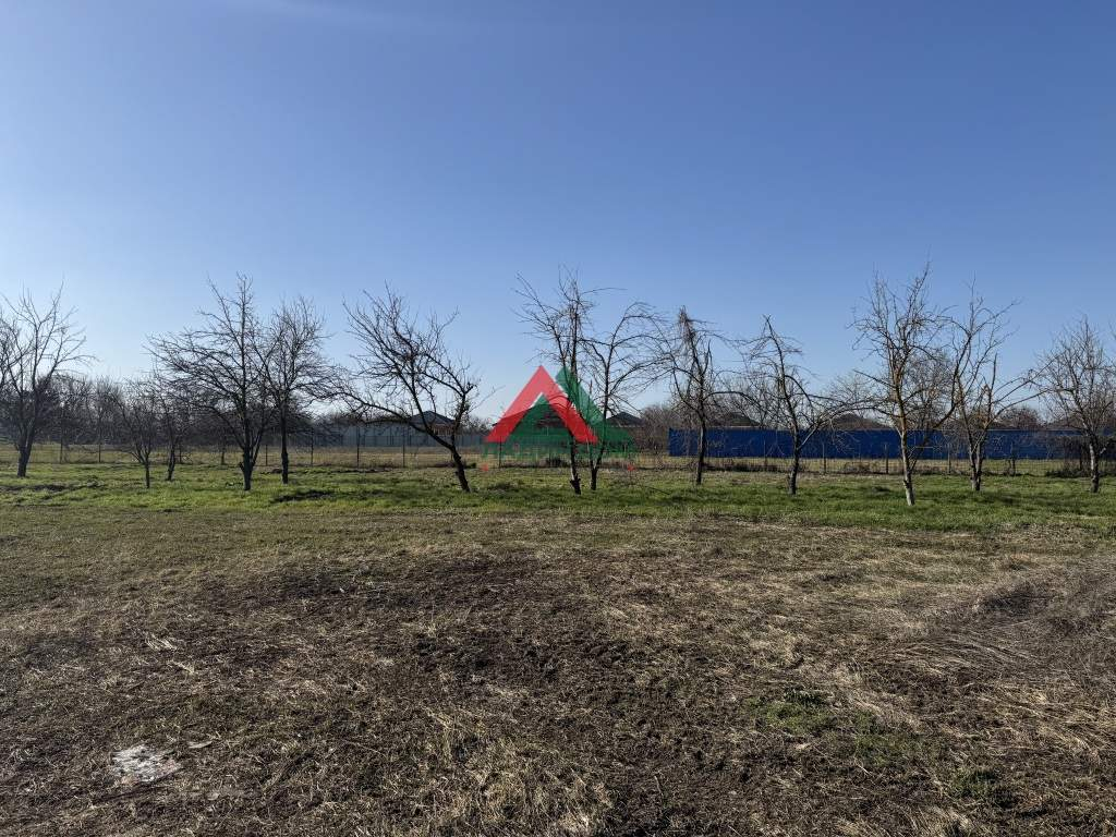 Продам земельный участок 600 м.кв.