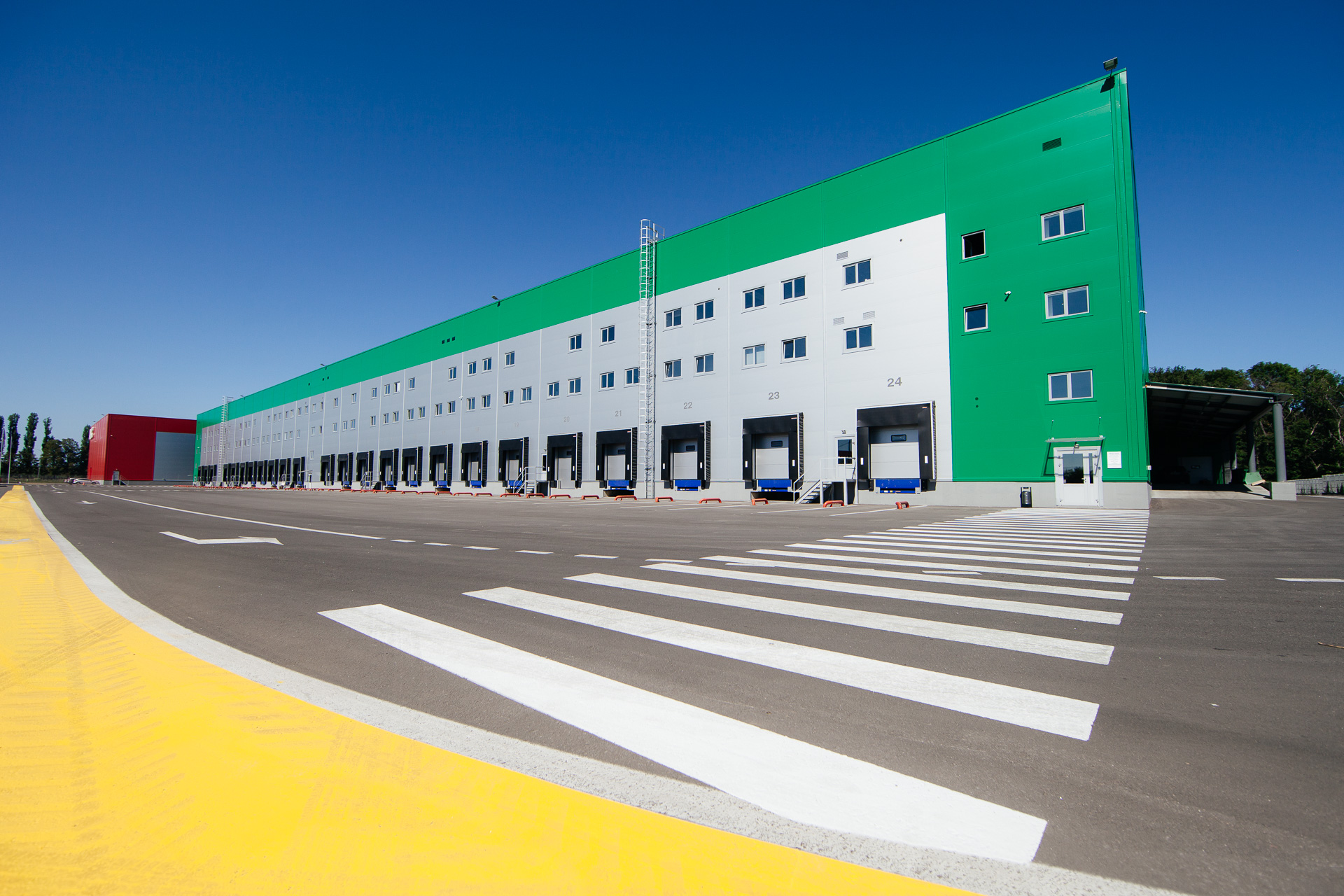 Сдам в аренду склад 2200 м.кв.