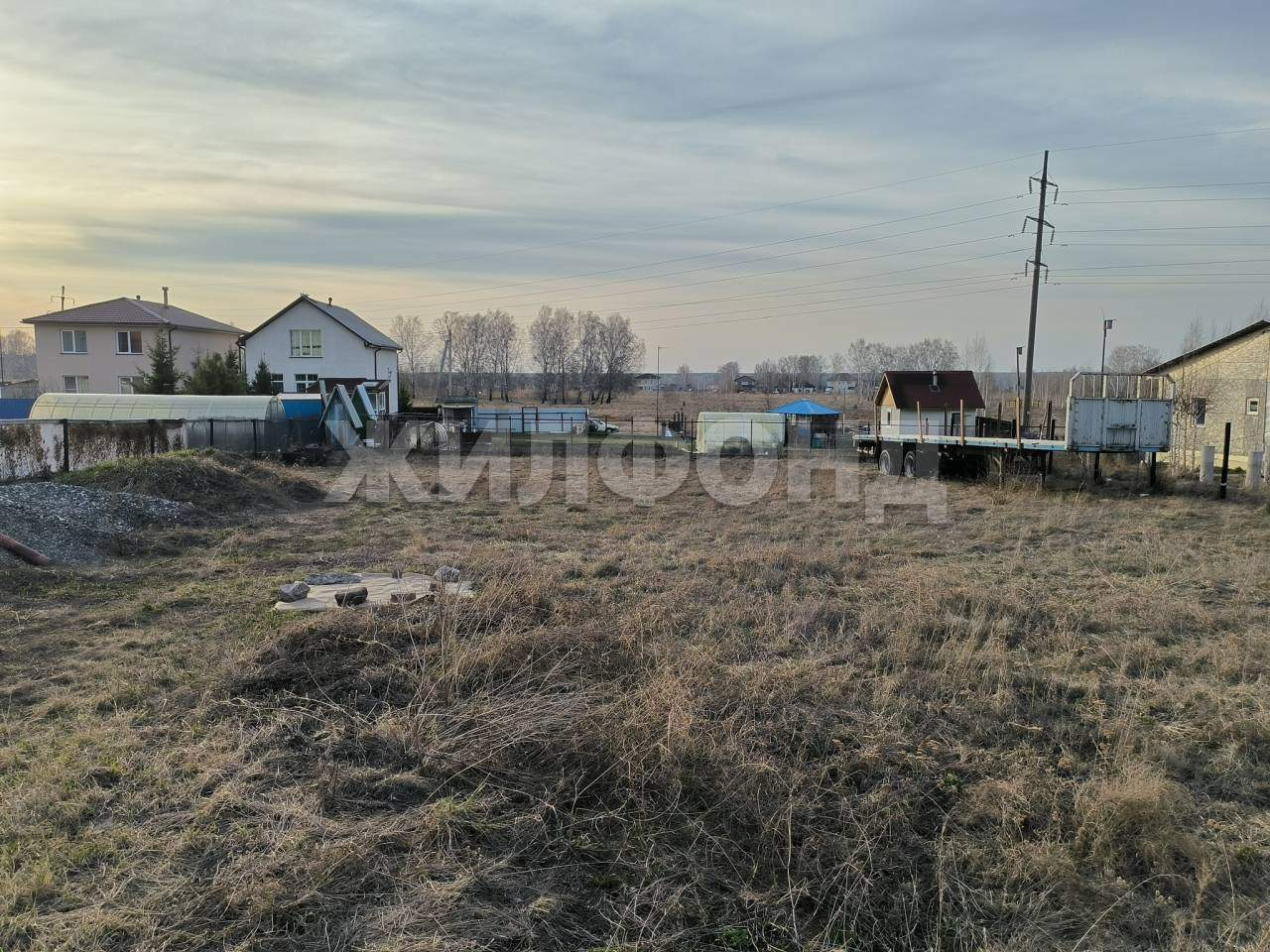 Продам земельный участок 1000 м.кв.