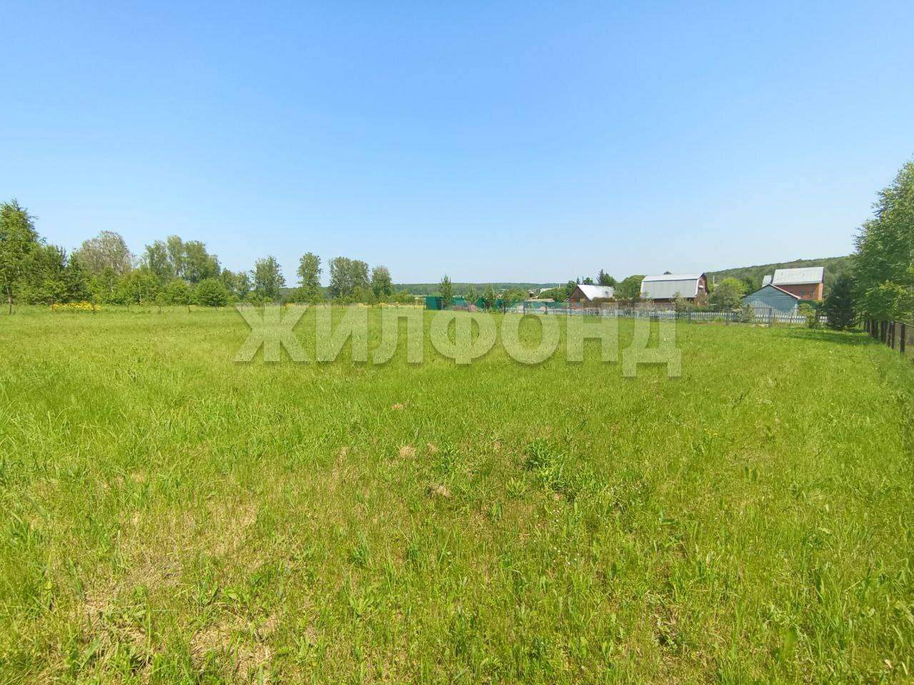 Продам земельный участок 1500 м.кв.