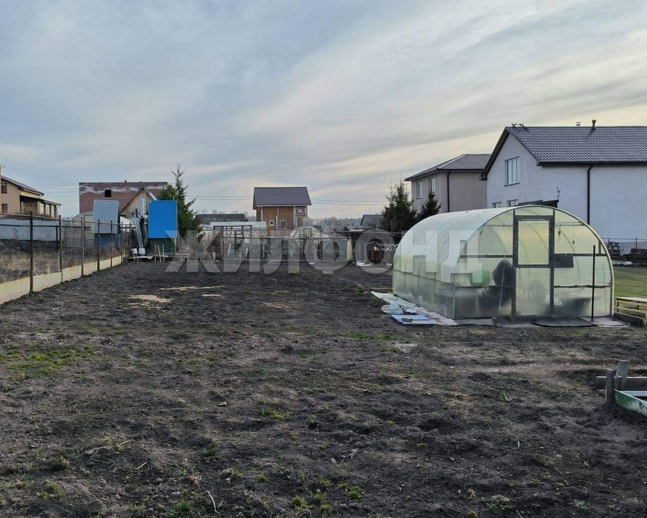 Продам земельный участок 1000 м.кв.